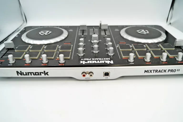 numark-mixtrack-pro-ii-usb-dj-controller-pasmo-przenoszenia
