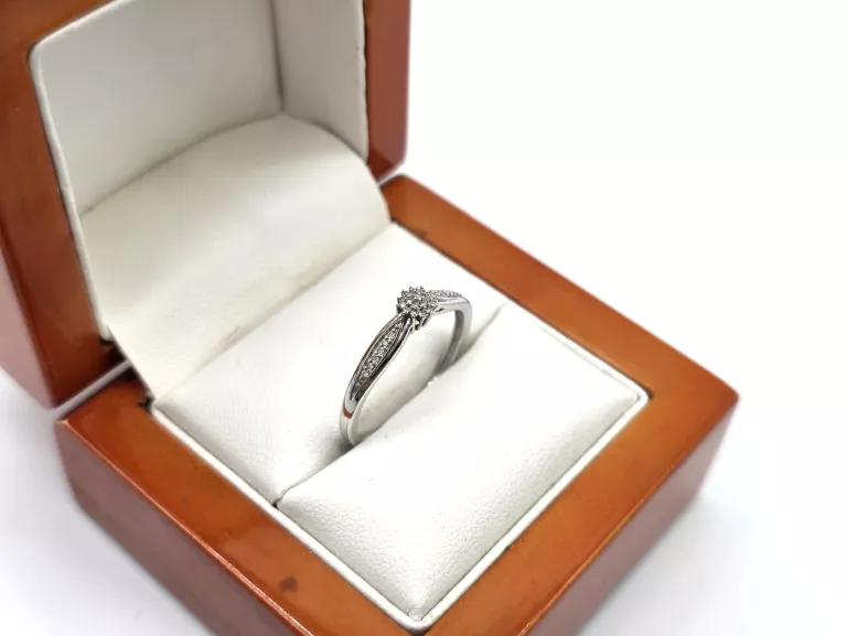 pierscionek-biale-zloto-z-diamentami-012ct-585-14k-r19-193g-waga-23