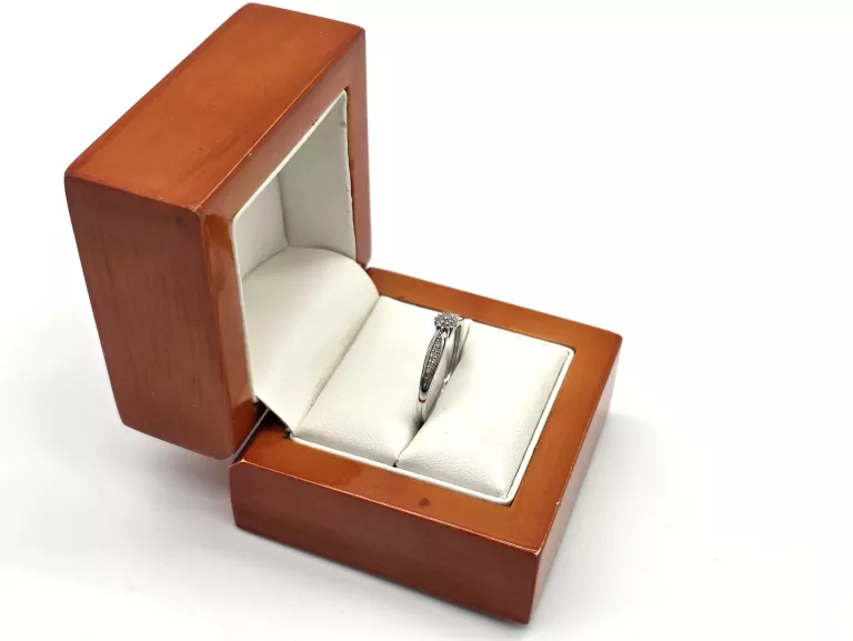 pierscionek-biale-zloto-z-diamentami-012ct-585-14k-r19-193g-rodzaj-2205-2