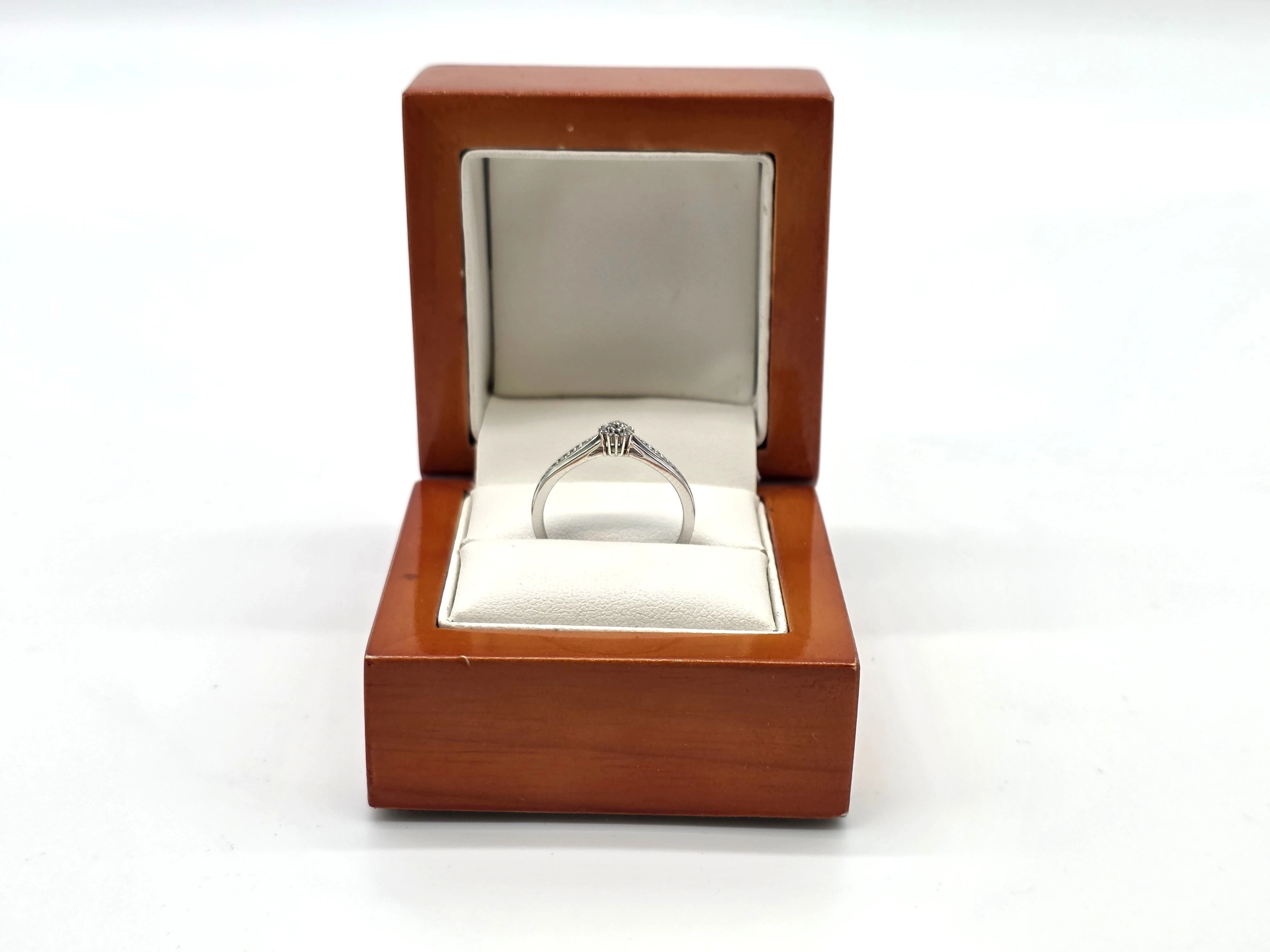 pierscionek-biale-zloto-z-diamentami-012ct-585-14k-r19-193g-ean-gtin-059033614876