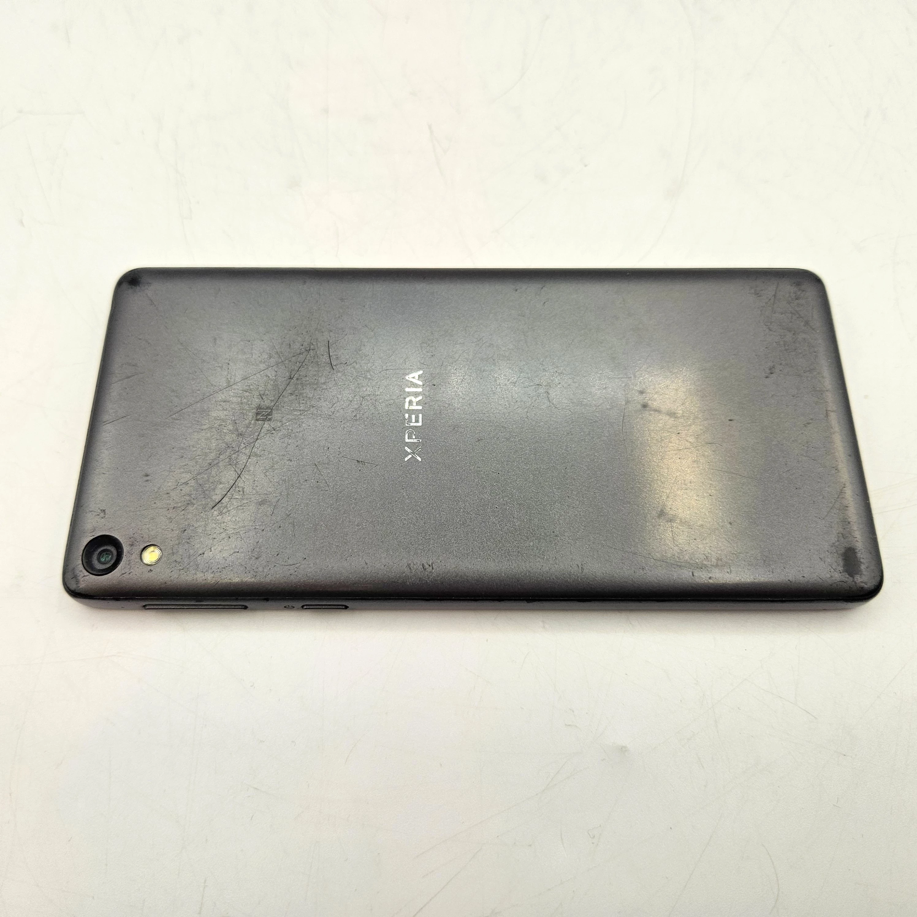 telefon-sony-xperia-e5-f3311-4glte-1516gb-czarny-kod-producenta-f3311