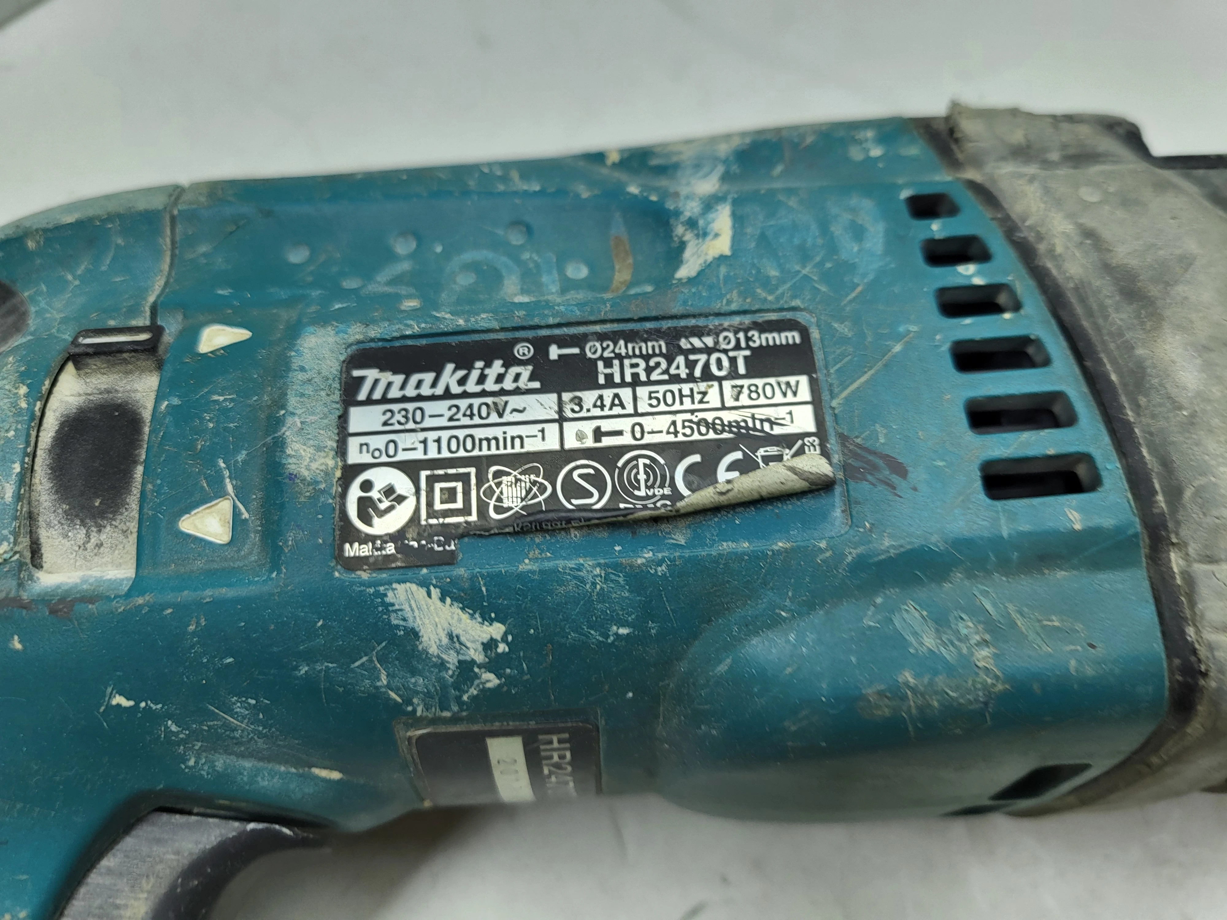 mlotowiertarka-makita-hr2470-kod-producenta-hr2470