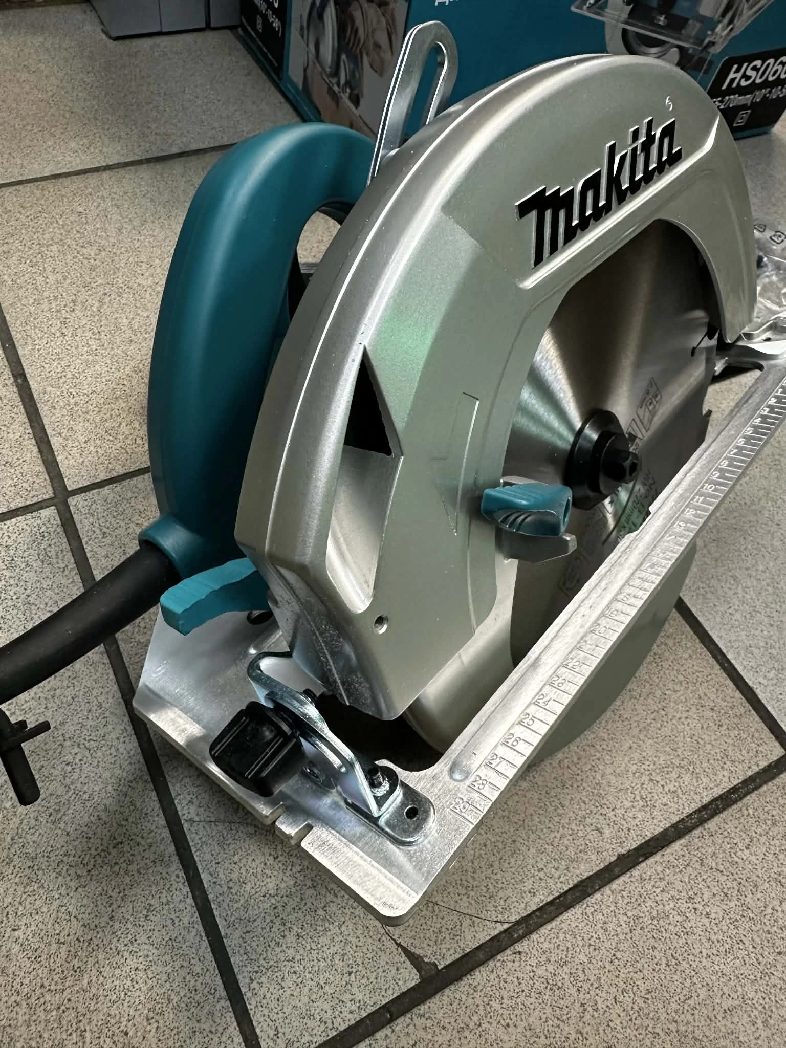 pilarka-pila-tarczowa-makita-hs0600-255-270mm-2000w-super-stan-marka-248811-950929