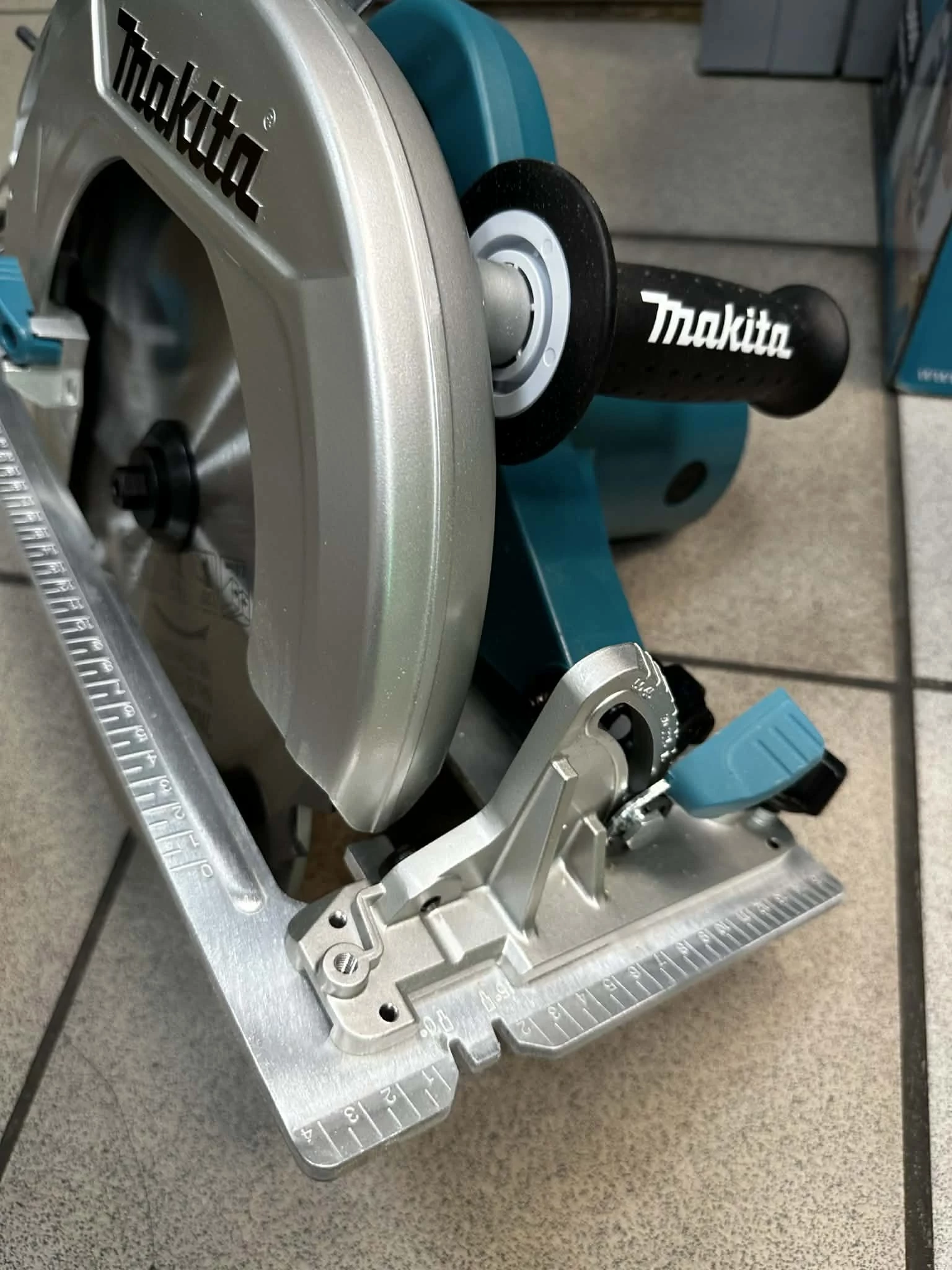 pilarka-pila-tarczowa-makita-hs0600-255-270mm-2000w-super-stan-srednica-otworu-pily-3000