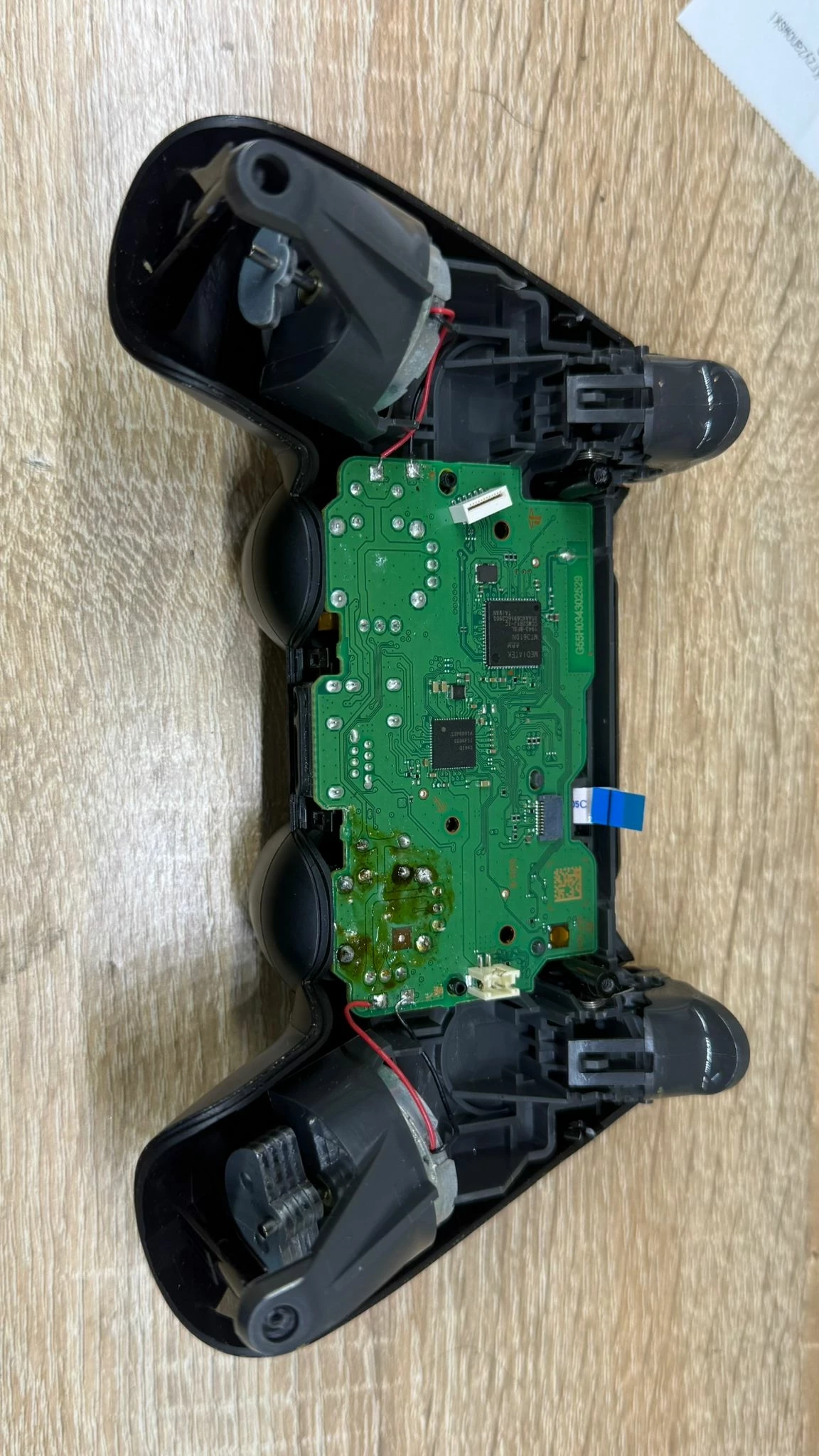 konsola-playstation-4-slim-1tb-cuh-2216b-zestaw-waga-produktu-210