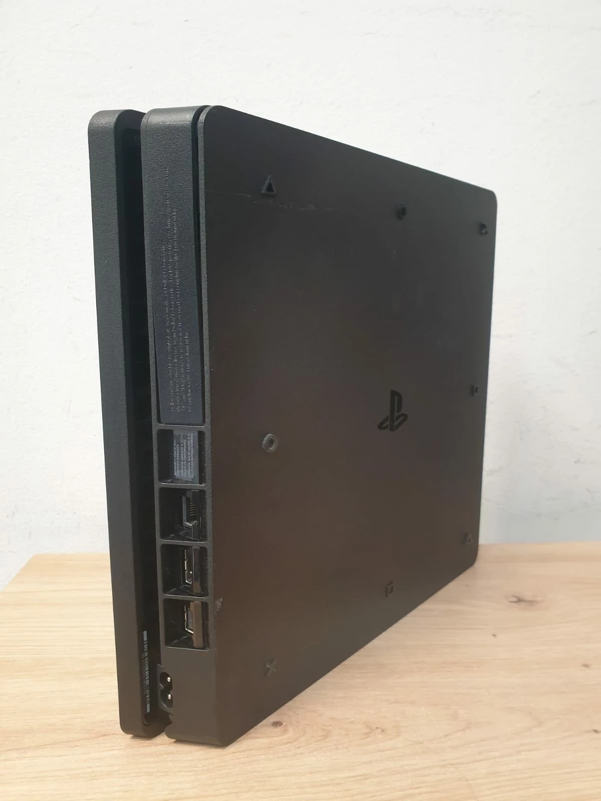 konsola-playstation-4-slim-1tb-cuh-2216b-zestaw-wersja-130590-2