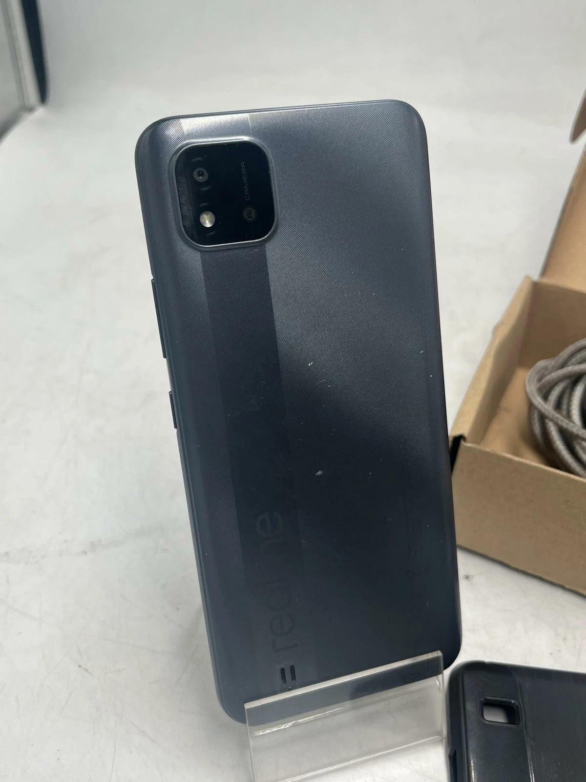 telefon-realme-c11-2021-322-gb-lad-przekatna-ekranu-650