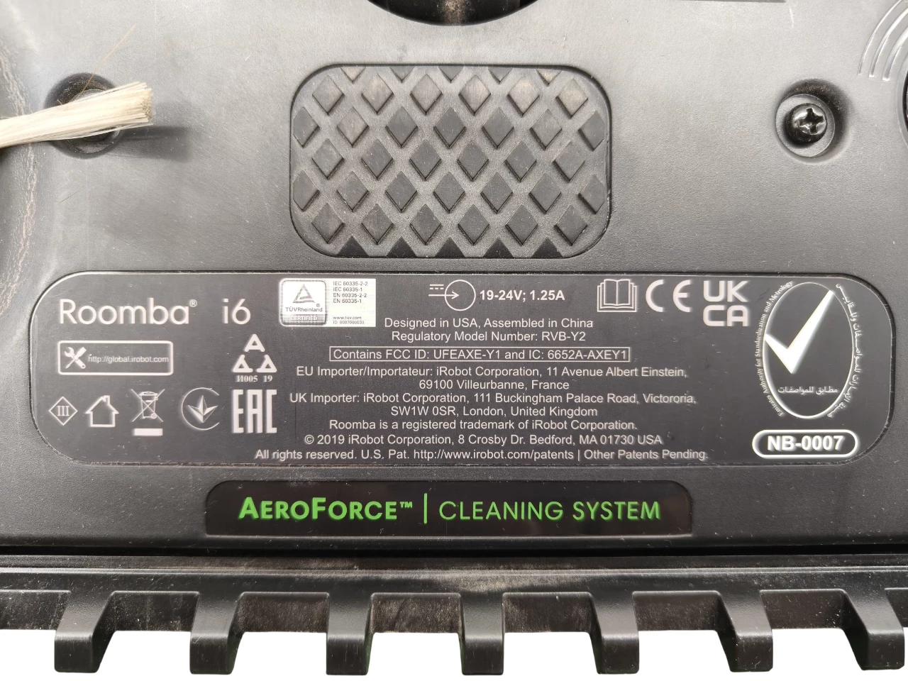 robot-sprzatajacy-inteligentny-irobot-roomba-i6-i615840-czarny-czujniki-205846-1