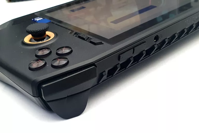 konsola-msi-claw-a1m-core-ultra-i7-155h-16512gb-komunikacja-205986-2