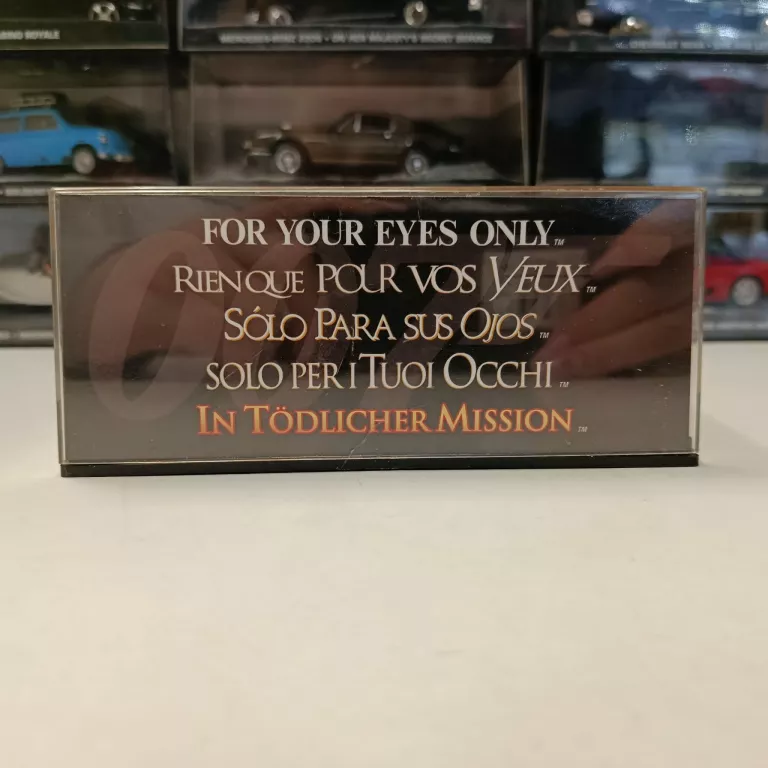 143-james-bond-007-citroen-2cv-for-your-eyes-only-stan-11323-2