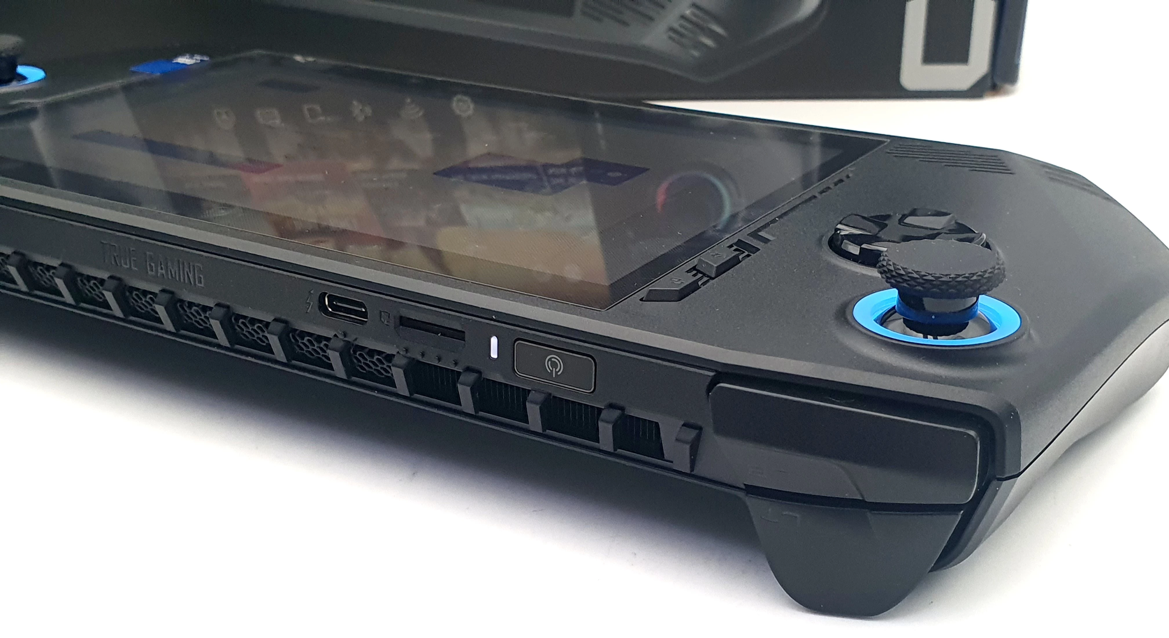 konsola-msi-claw-a1m-core-ultra-i7-155h-16512gb-zalaczone-wyposazenie-etui