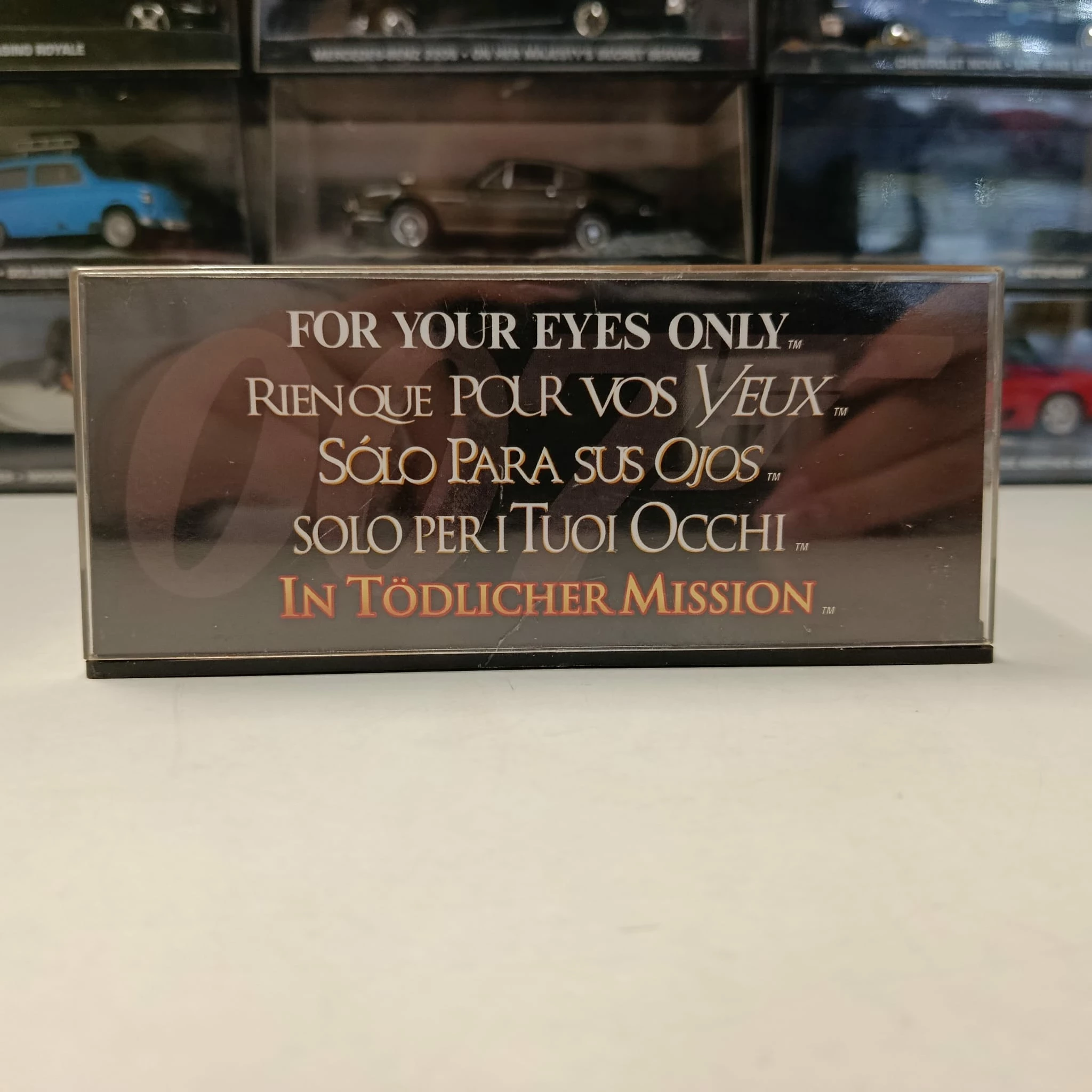 143-james-bond-007-citroen-2cv-for-your-eyes-only-stan-11323-2