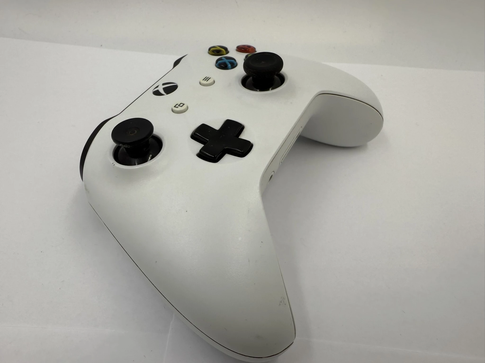 pad-do-xbox-one-1708-pochodzenie-210658-243446