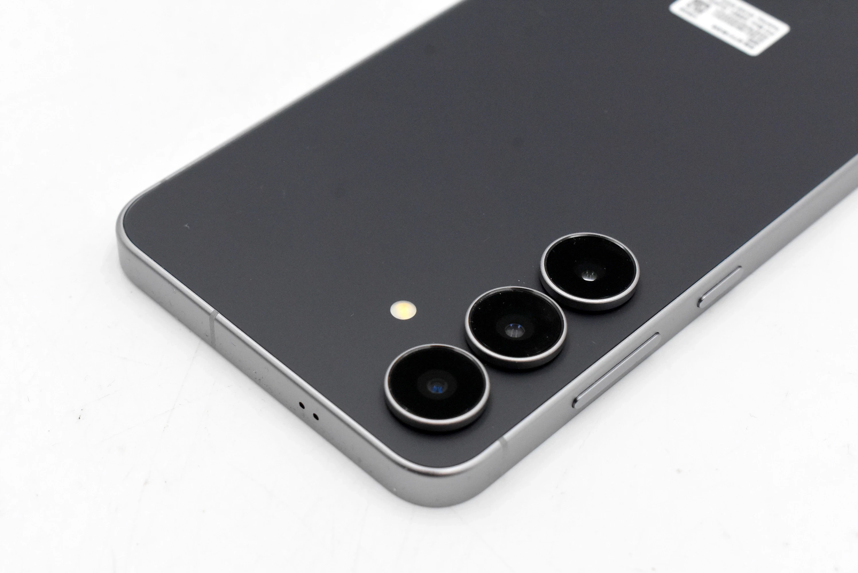 telefon-samsung-galaxy-s25-fe-8gb128gb-przekatna-ekranu-670