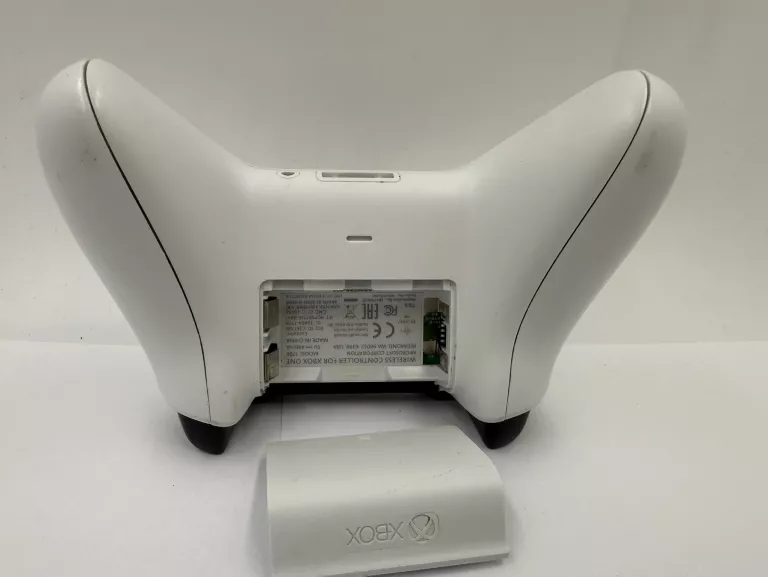 pad-do-xbox-one-1708-kolor-249512-1647414