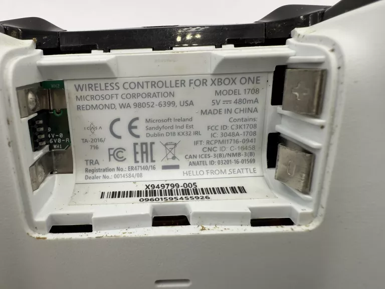 pad-do-xbox-one-1708-marka-248811-1955403