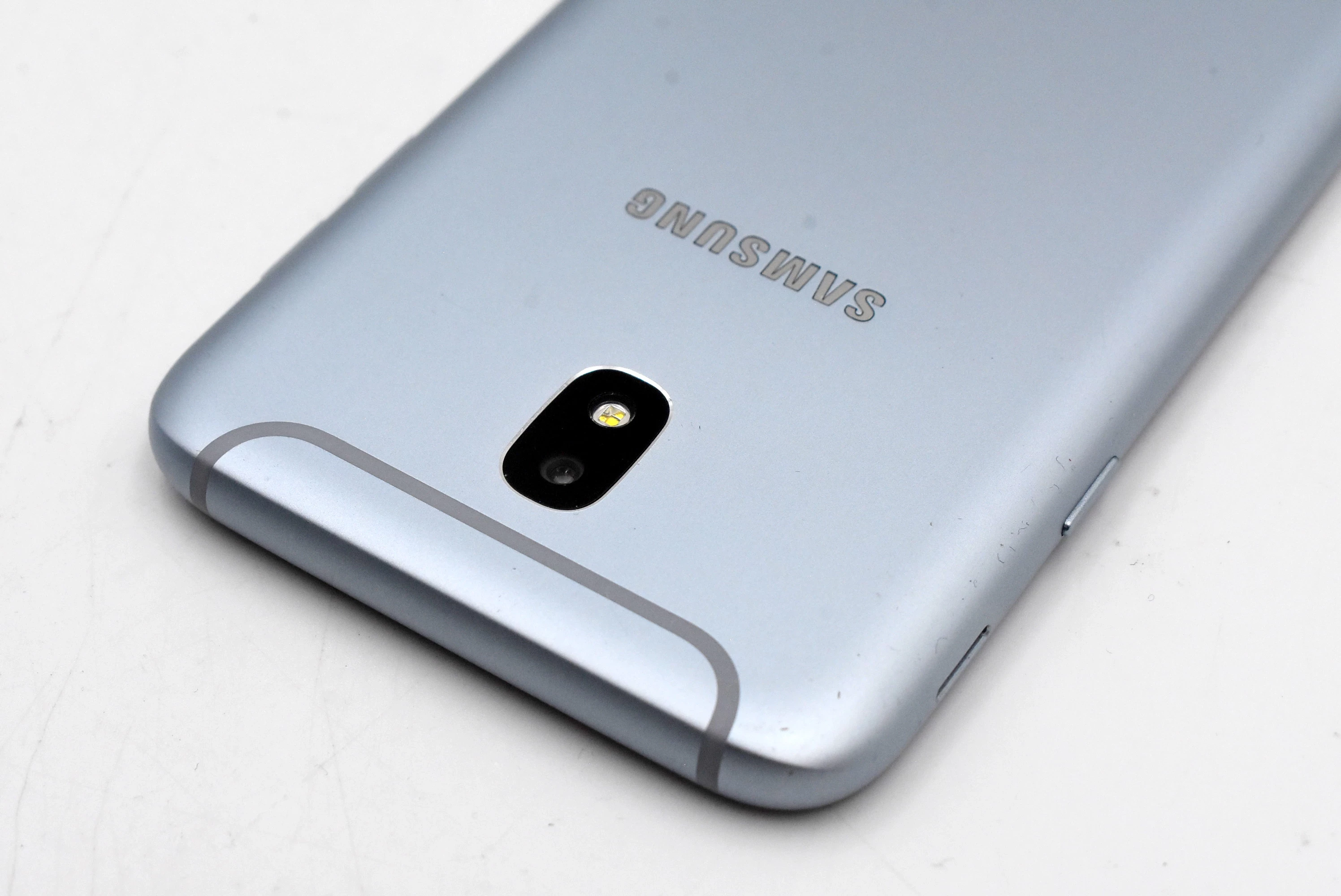 telefon-samsung-galaxy-j7-2017-3gb16gb-wbudowana-pamiec-202869-214201