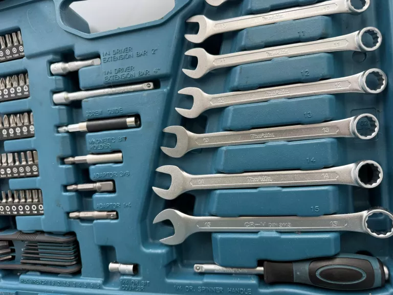 zestaw-kluczy-nasadowych-makita-e-06616-120-szt-product-id-d2ae5453-d453-4d59-9b80-4ab521e22bc9