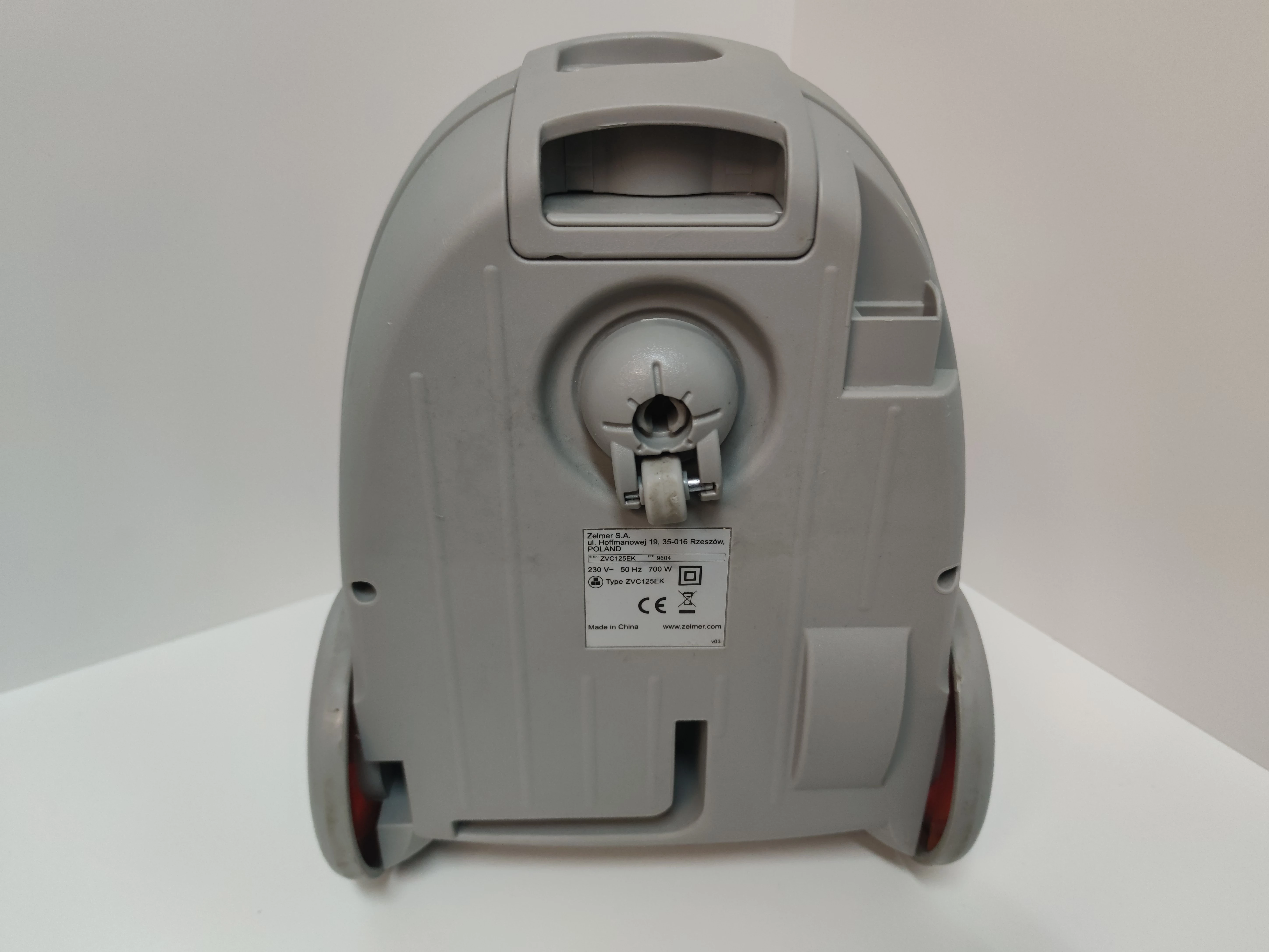 odkurzacz-zelmer-zvc125ek-pojemnosc-zbiornika-na-kurz-250