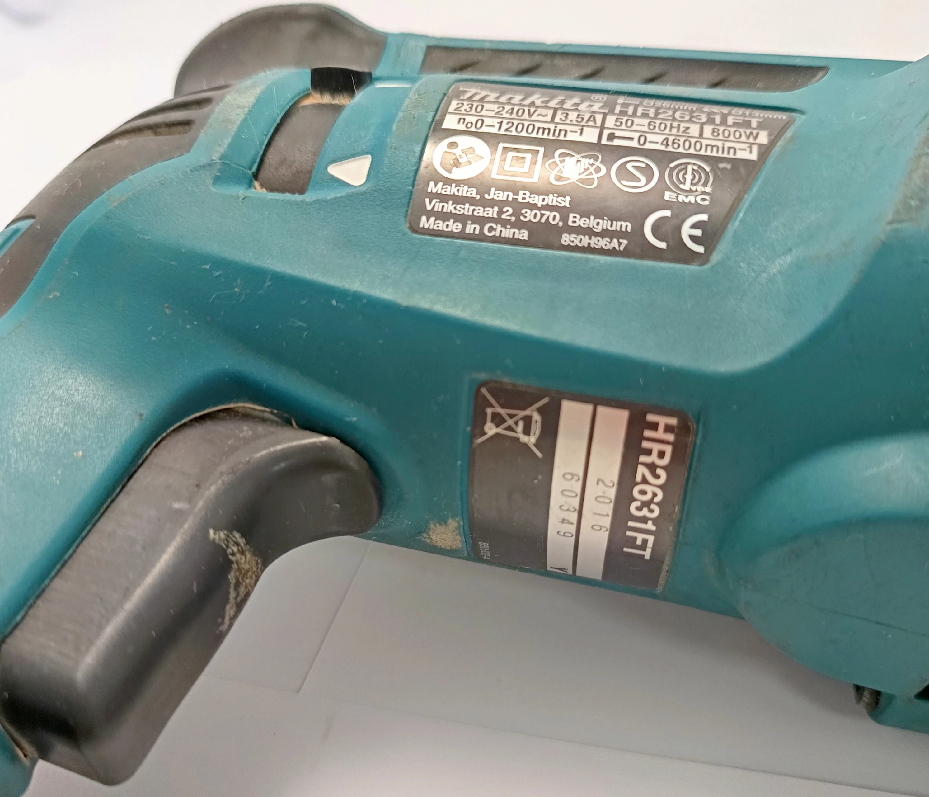 mlotowiertarka-makita-hr2631-energia-udaru-24