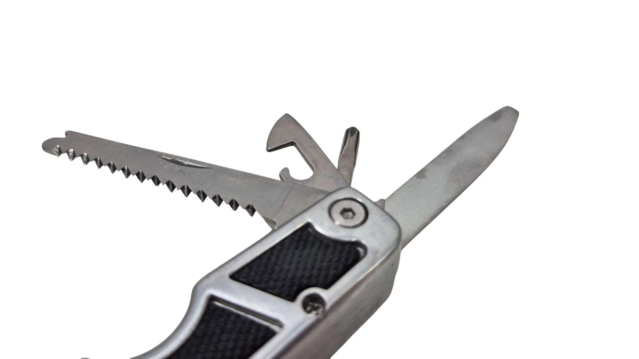 narzedzie-wielofunkcyjne-z-latarka-survivor-czarny-stan-11323-2