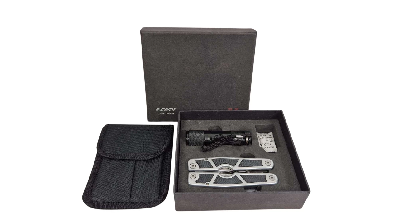 narzedzie-wielofunkcyjne-z-latarka-survivor-czarny-ean-gtin-5903980159612