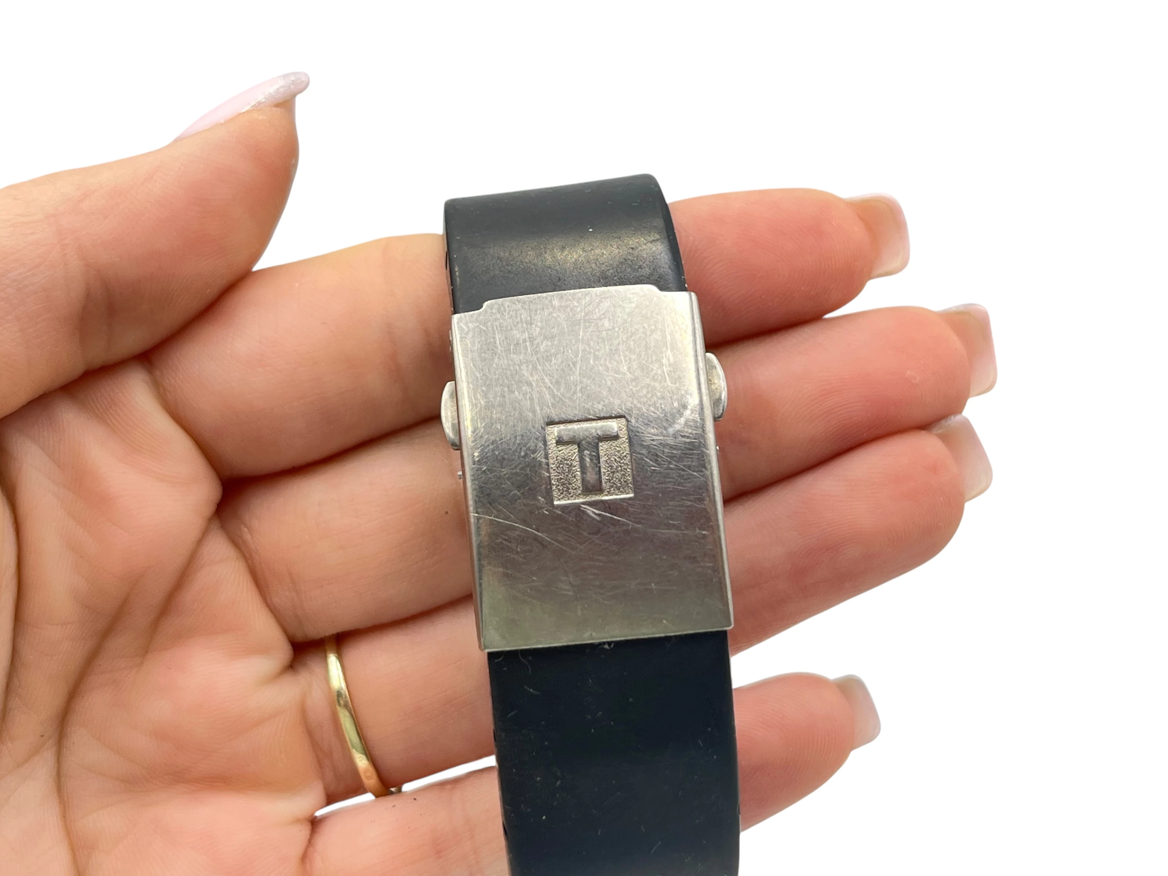 zegarek-tissot-t-touch-expert-titanium-t0134204720100-ksztalt-koperty-129223-2