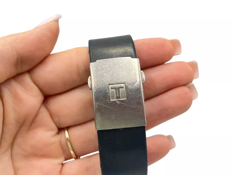 zegarek-tissot-t-touch-expert-titanium-t0134204720100-ksztalt-koperty-129223-2