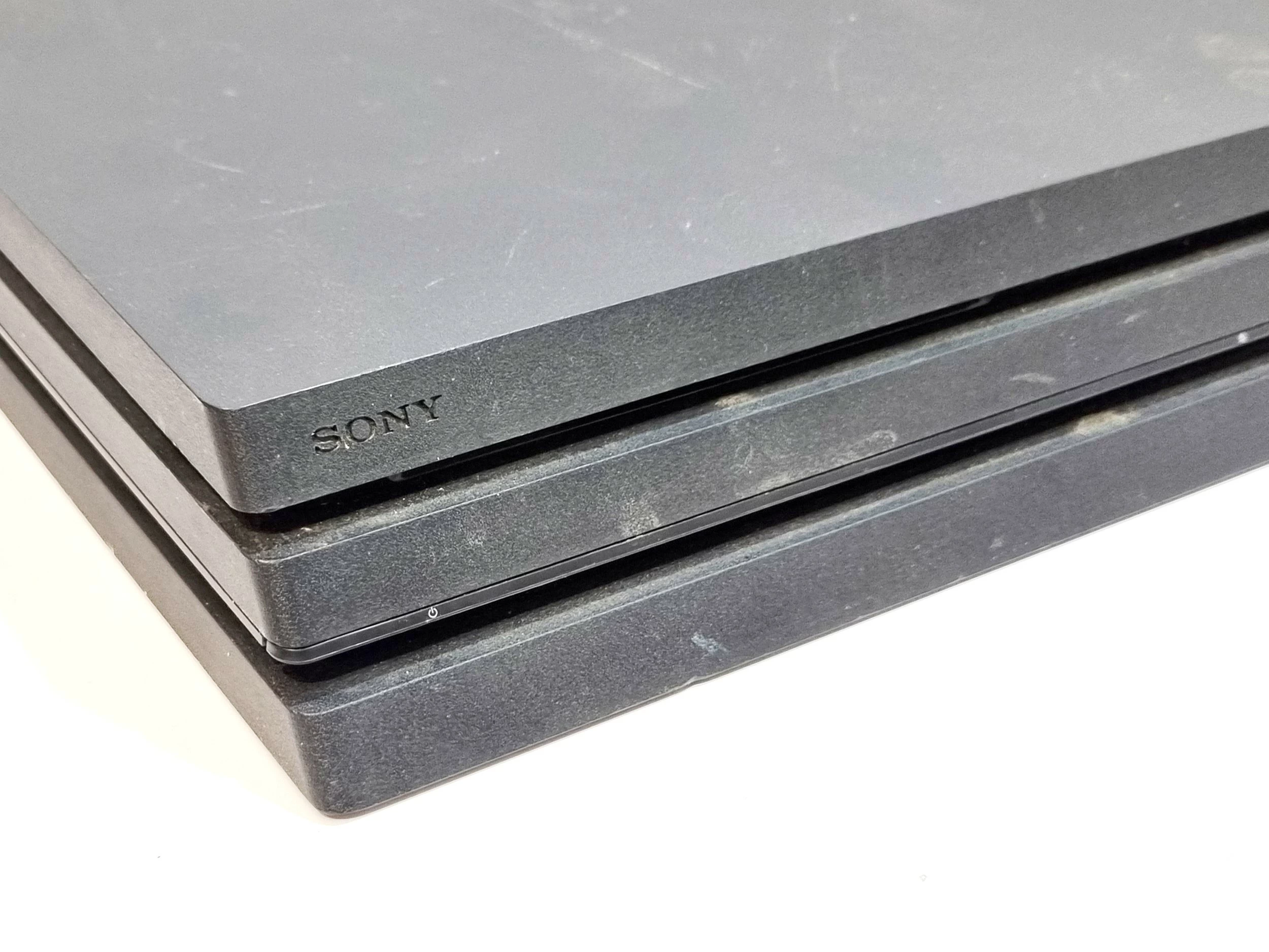 konsola-sony-ps4-pro-1tb-cuh-7016b-pad-kod-producenta-cuh-7016b