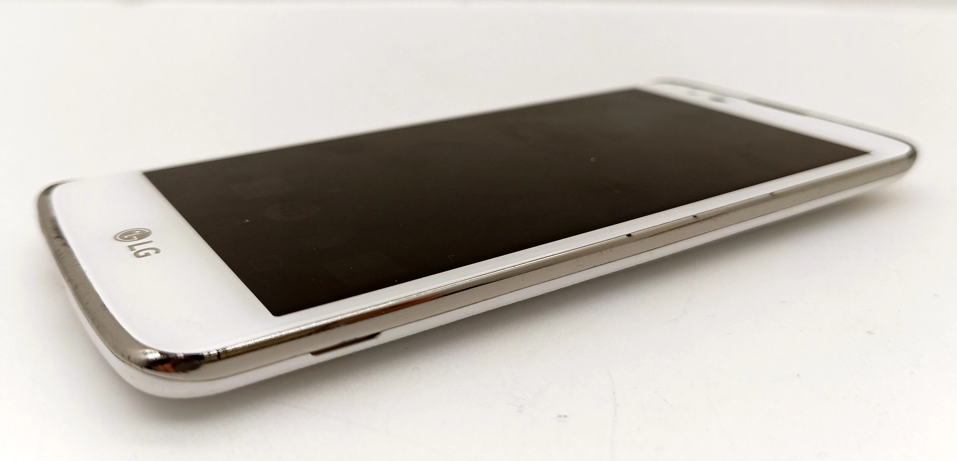 telefon-lg-k8-4g-k350n-stan-11323-2