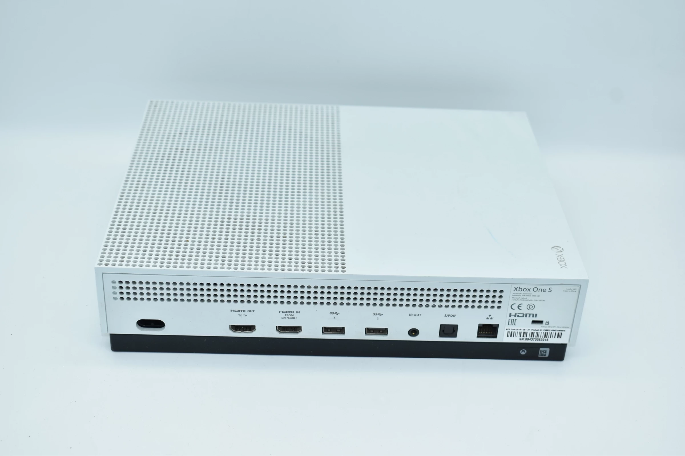 konsola-xbox-one-s-1tb-padkabel-zasilajacy-liczba-kontrolerow-w-zestawie-205994-225550