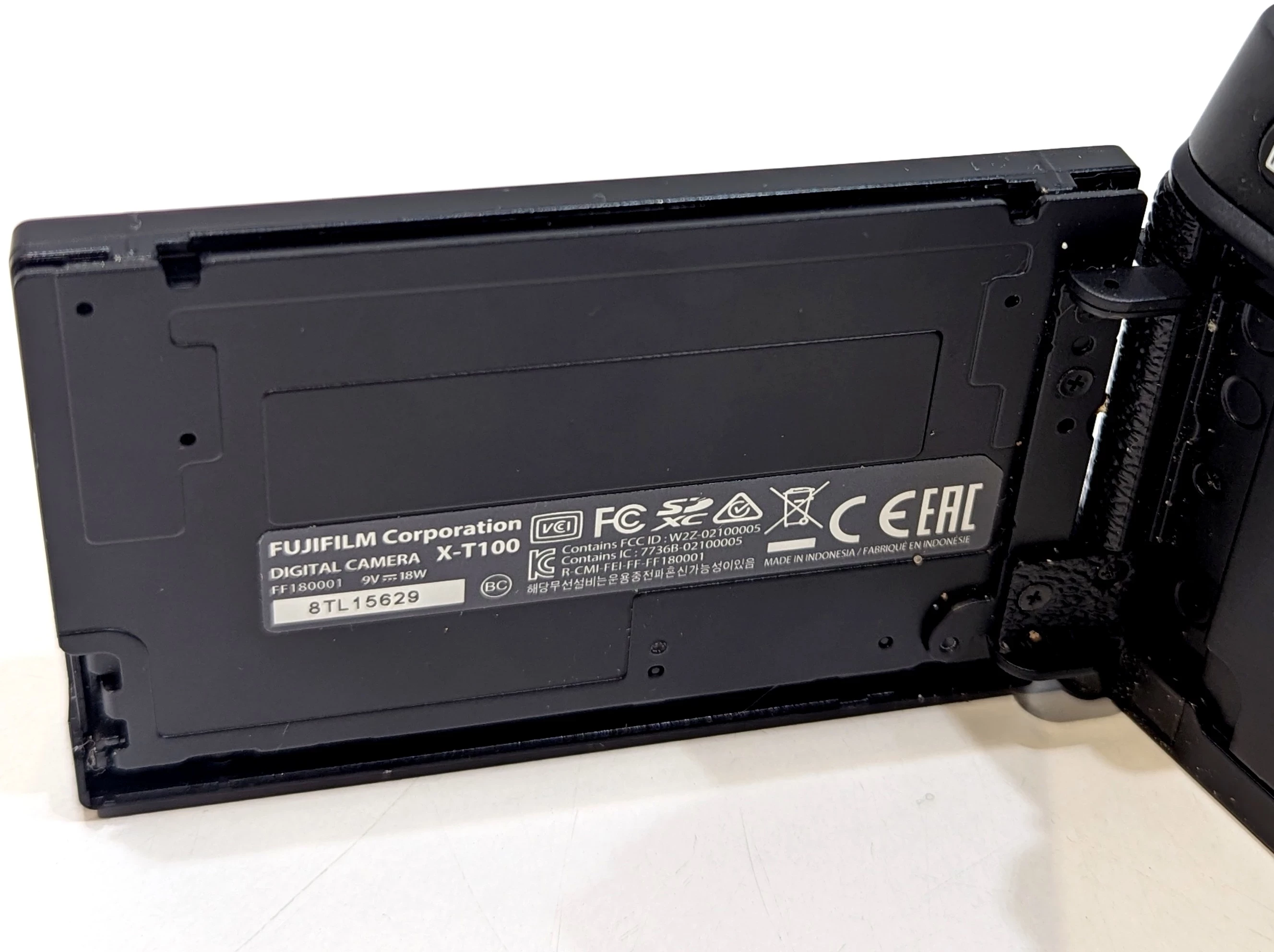 aparat-fujifilm-x-t100-z-obiektywem-15-45-model-x100t