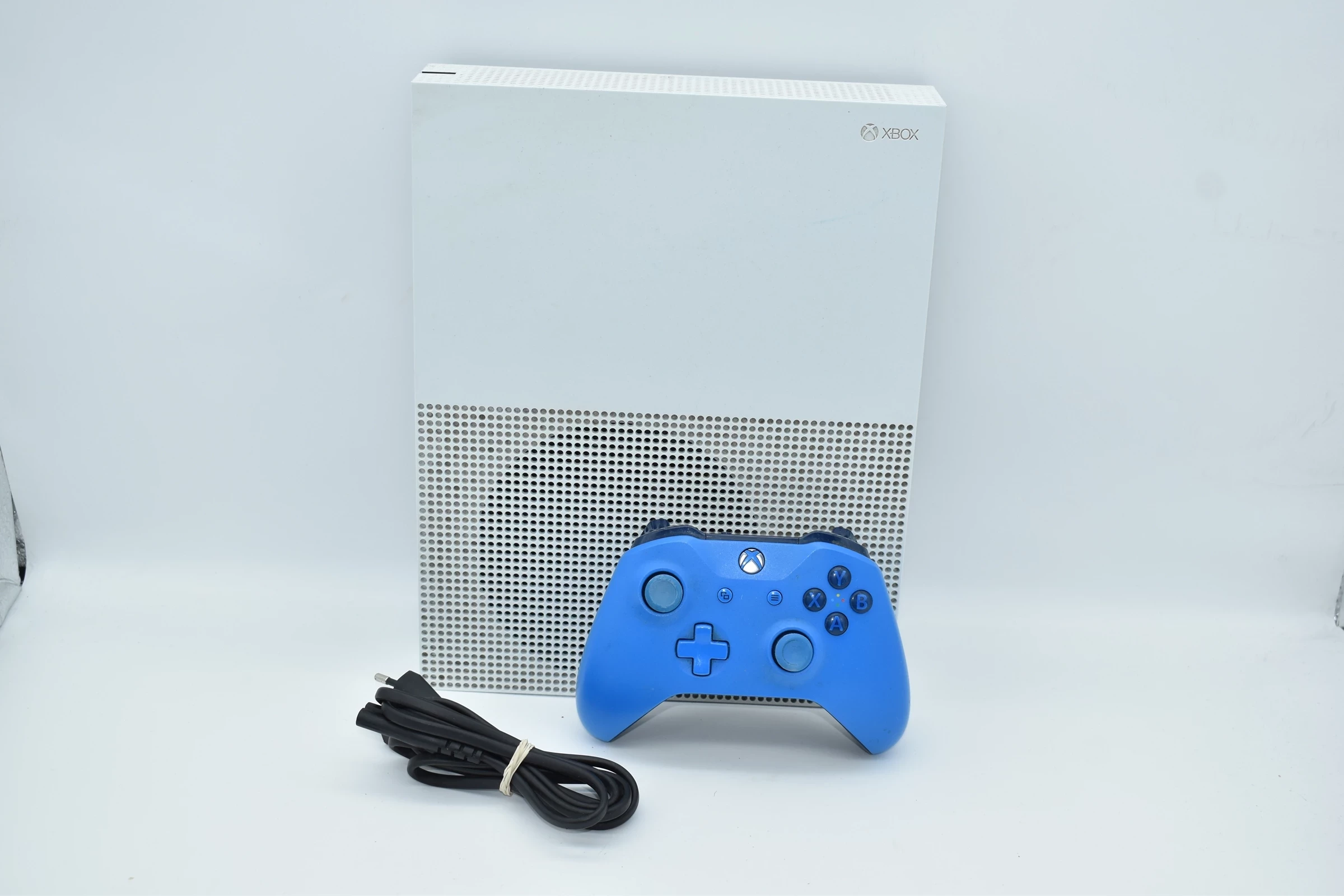 konsola-xbox-one-s-1tb-padkabel-zasilajacy-ean-gtin-0889842020083