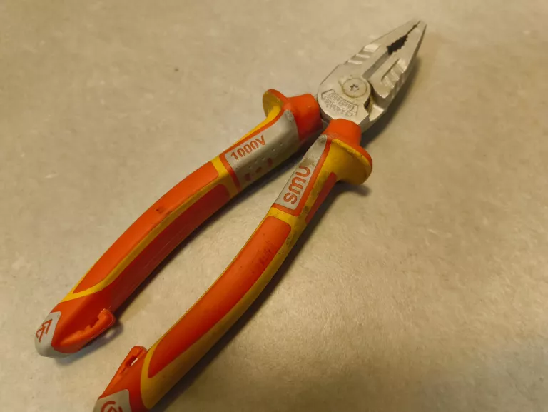 szczypce-uniwersalne-solingen-nws-109-49-205-kod-producenta-109-49-vde-205
