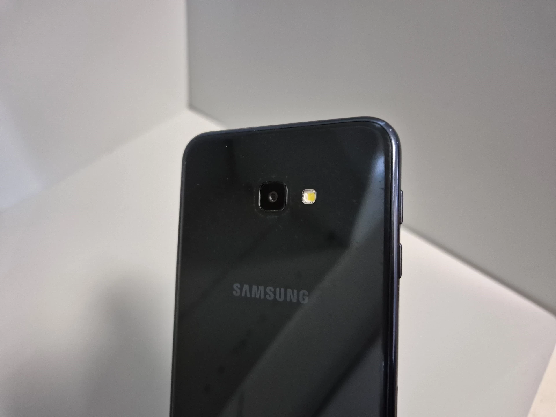 samsung-galaxy-j4-232gb-ean-gtin-8801643572518