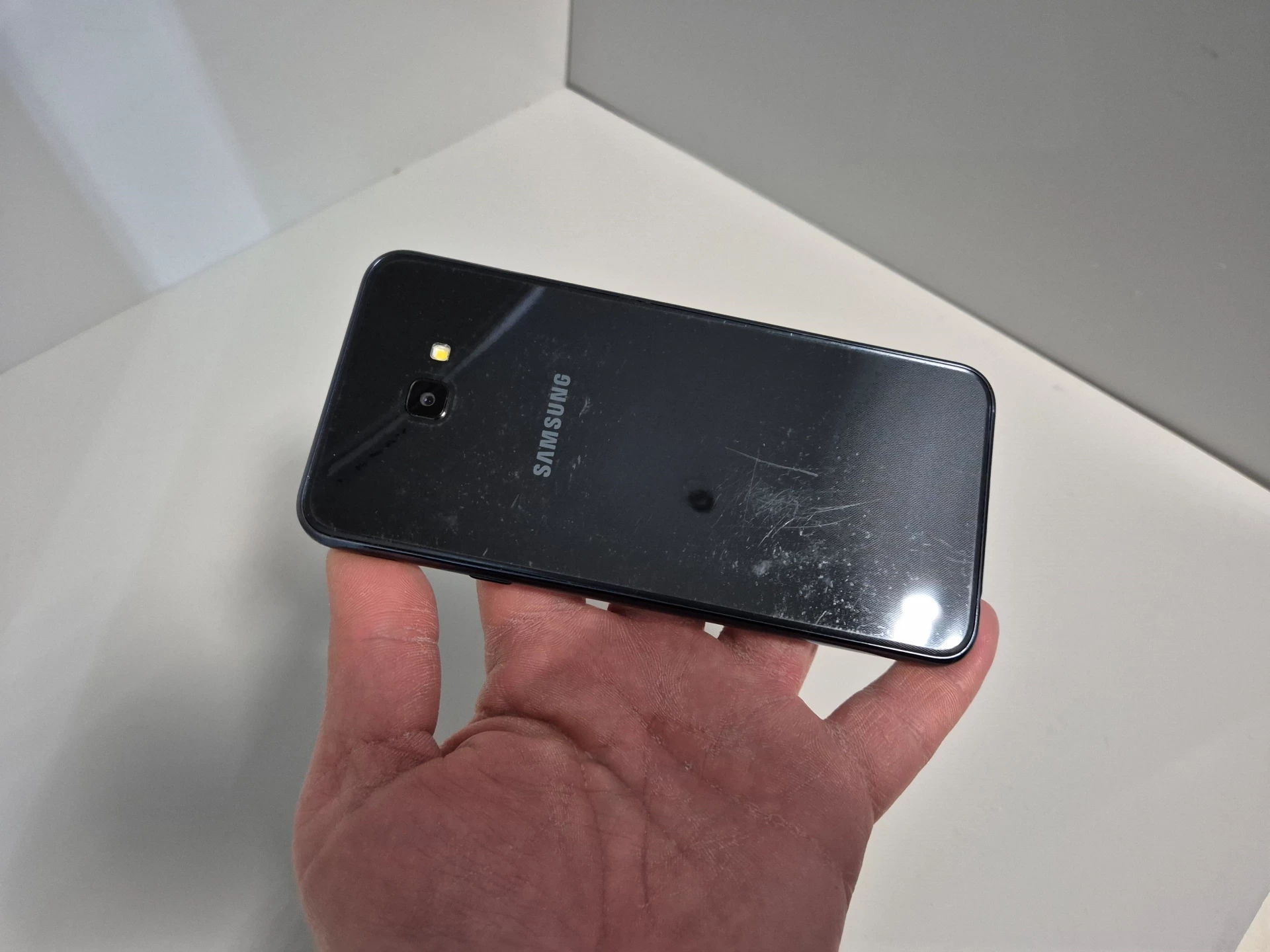 samsung-galaxy-j4-232gb-stan-11323-2