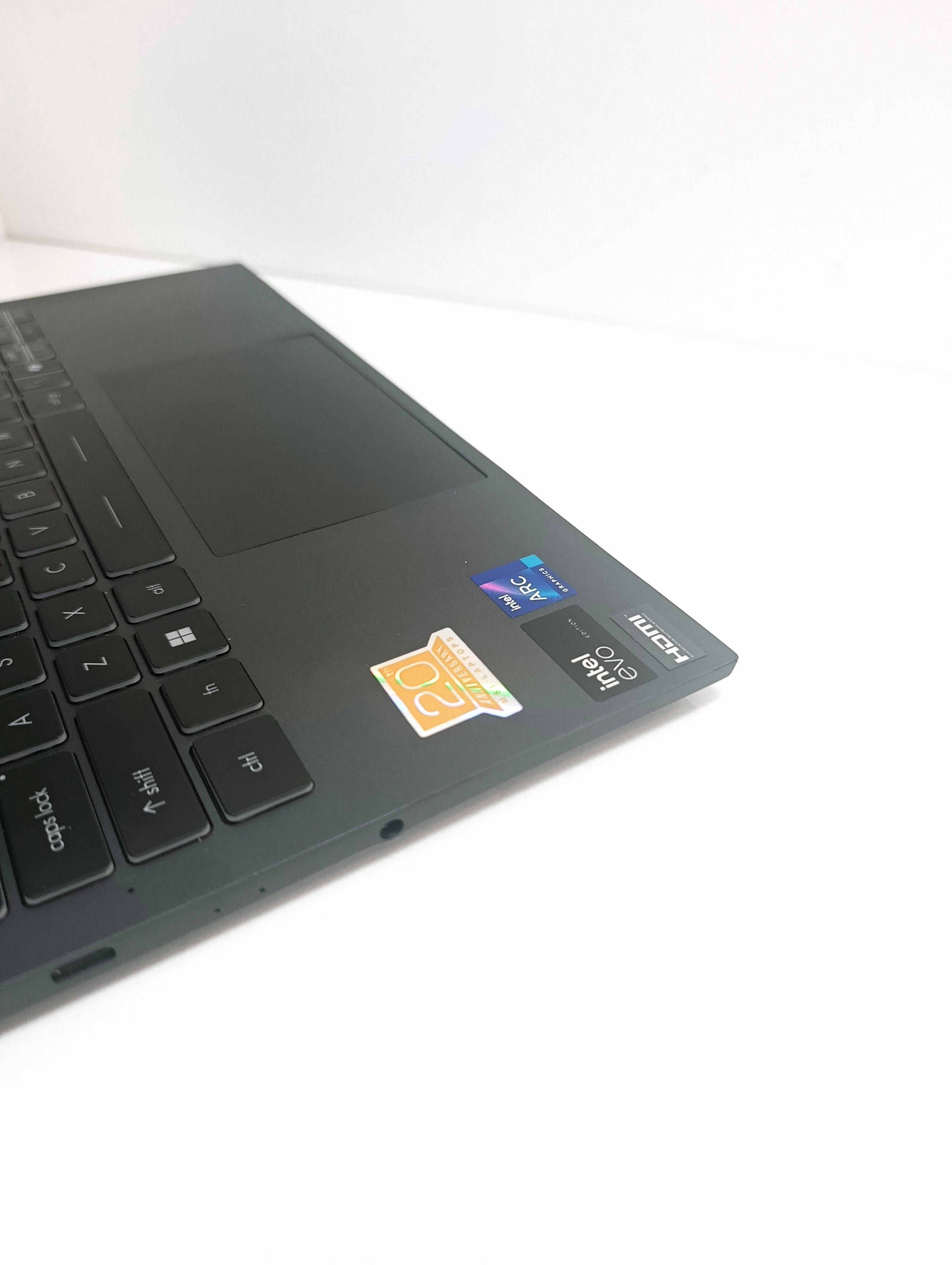 laptop-msi-prestige-13-ai-evo-13-intel-core-ultra-5-32-gb-1024-gb-rodzaj-karty-graficznej-1234-1