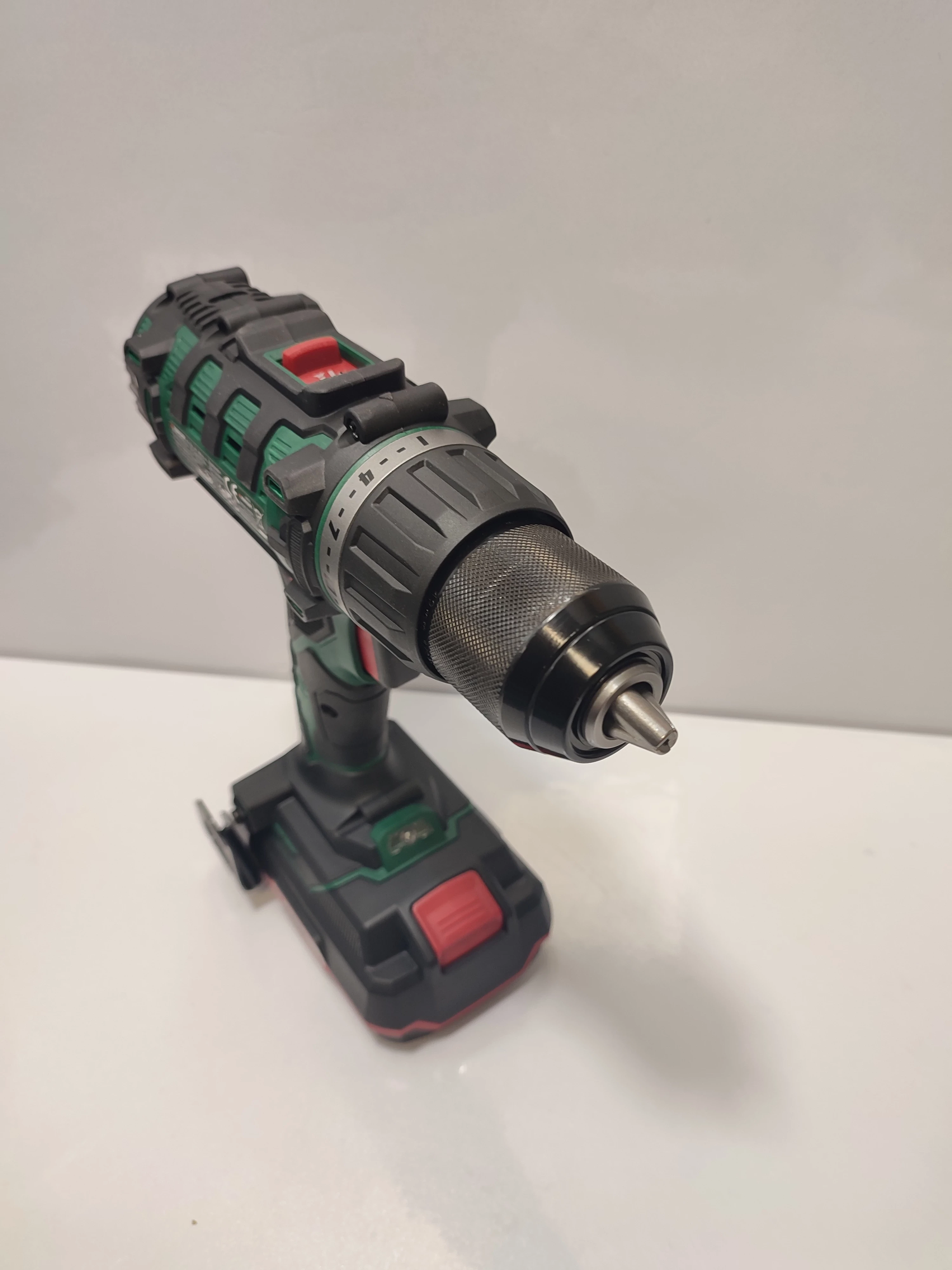 wkretarka-parakside-ladowarka-pojemnosc-akumulatora-200