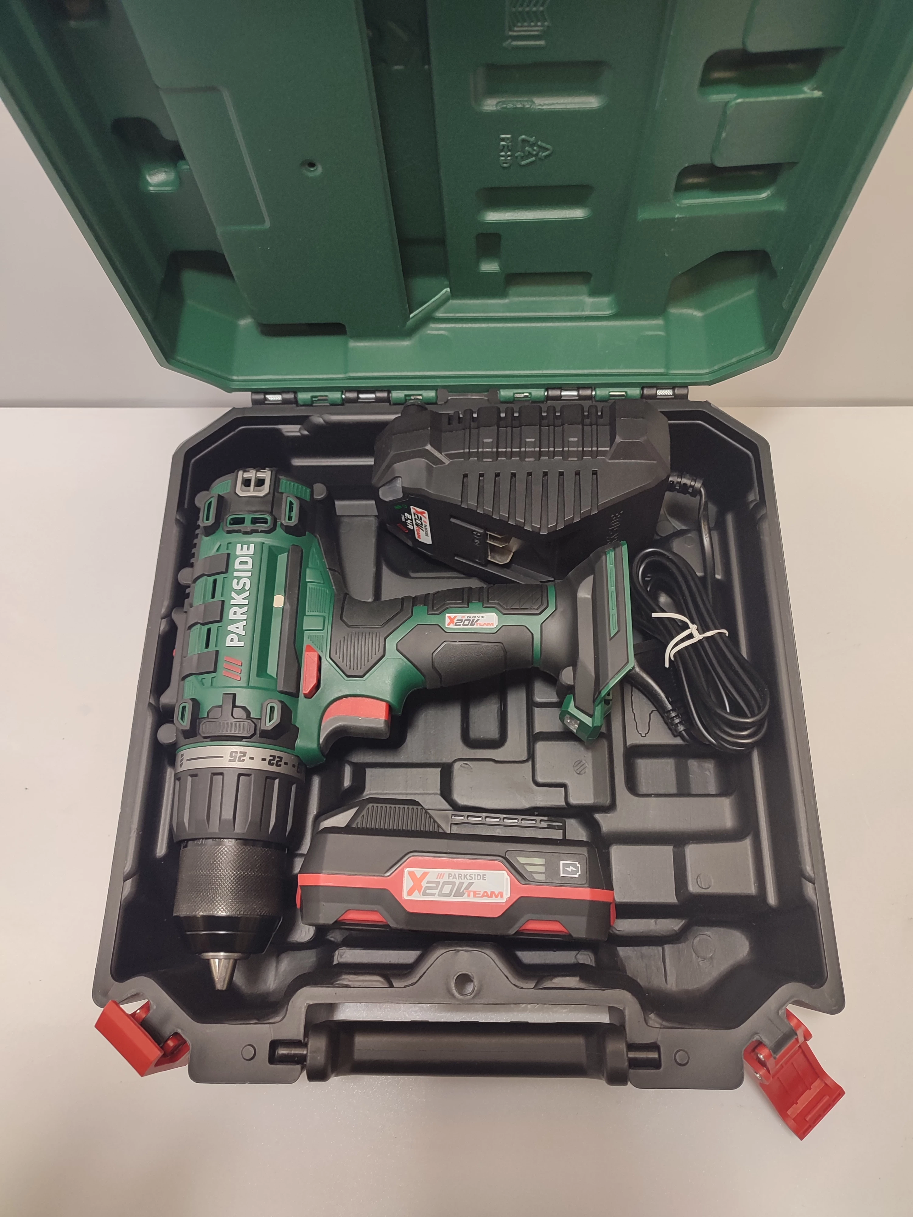 wkretarka-parakside-ladowarka-zasilanie-209202-1769478