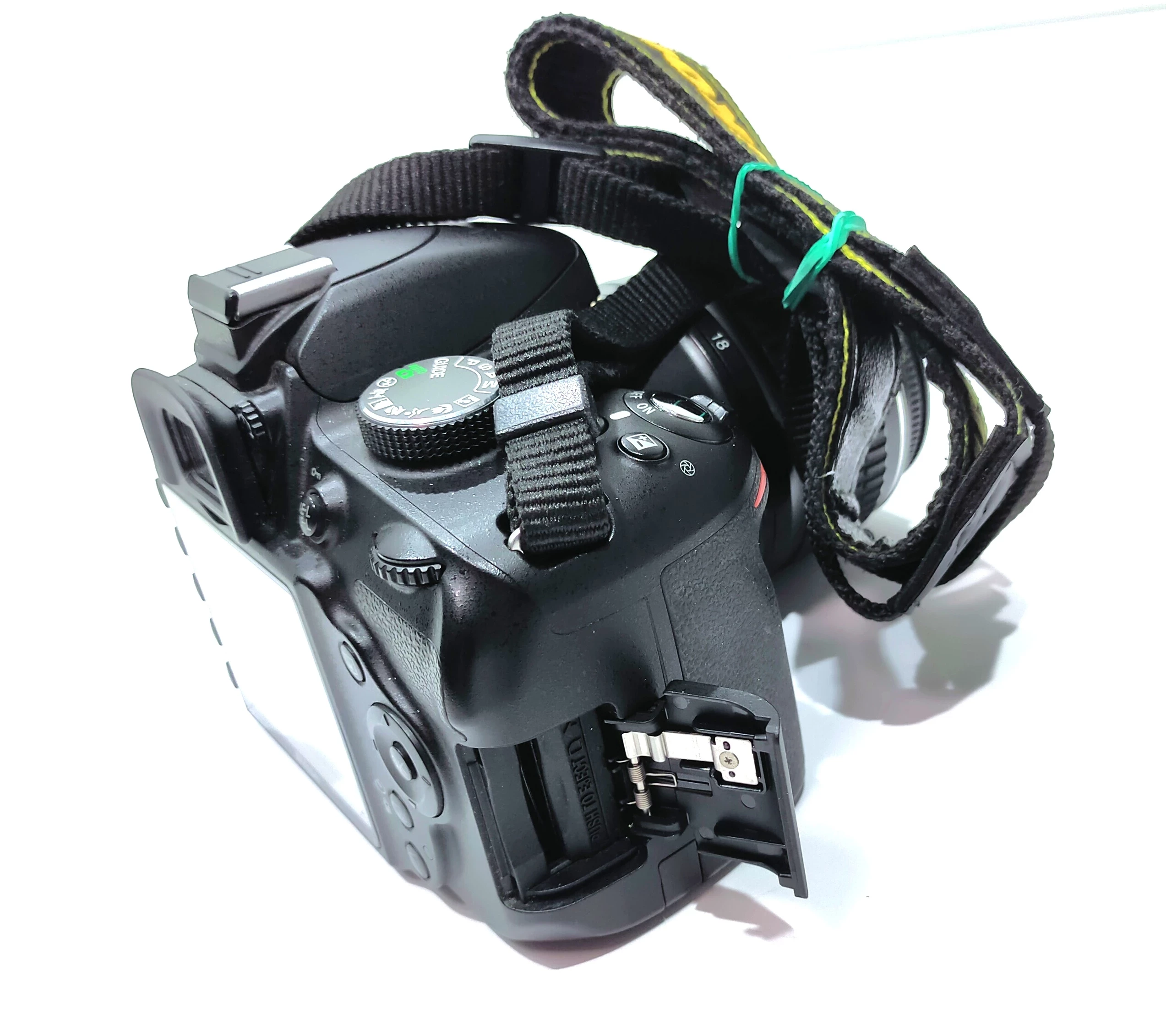 nikon-d3200-i-obiektyw-model-nikon-d3200-18-55-mm