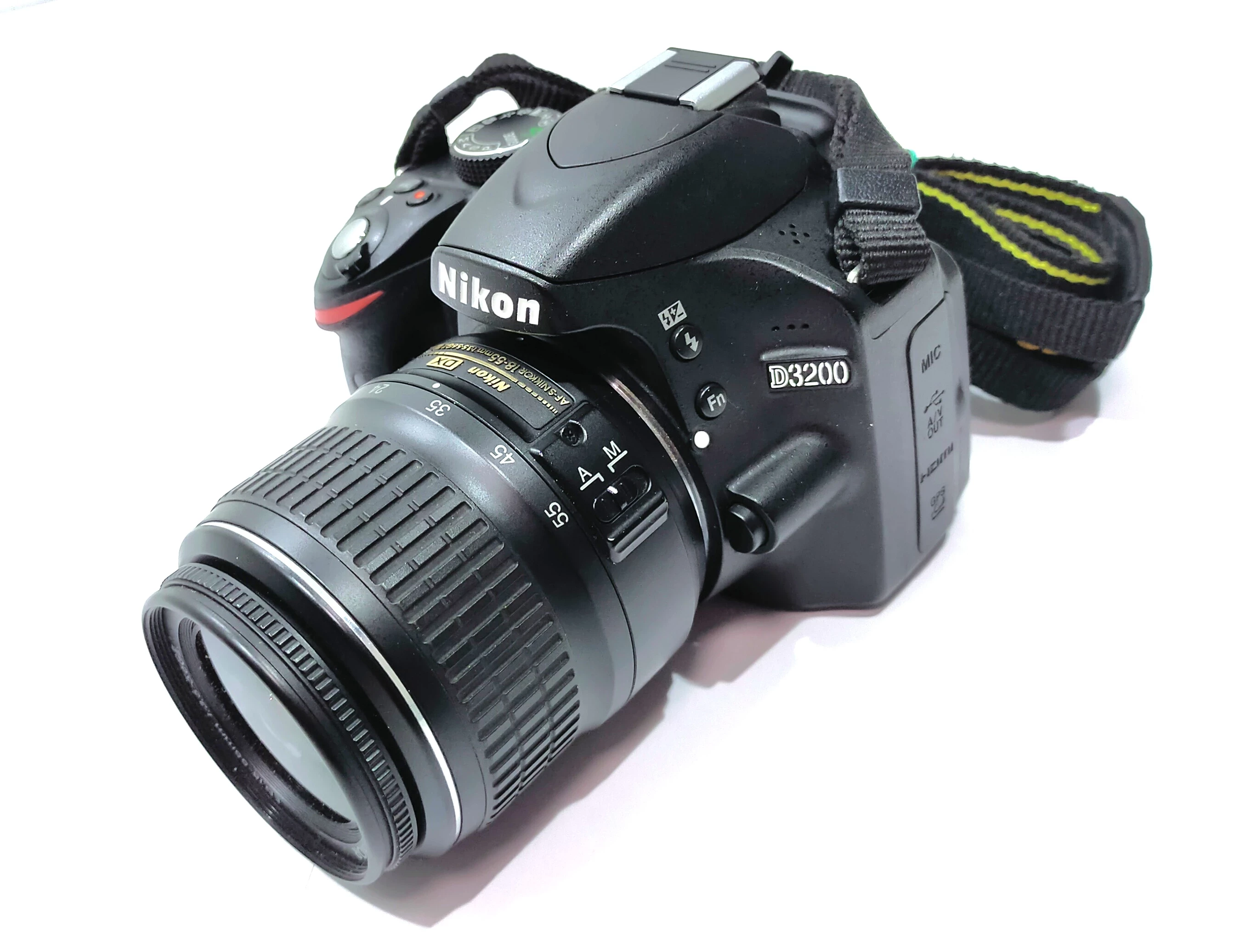 nikon-d3200-i-obiektyw-stan-11323-2