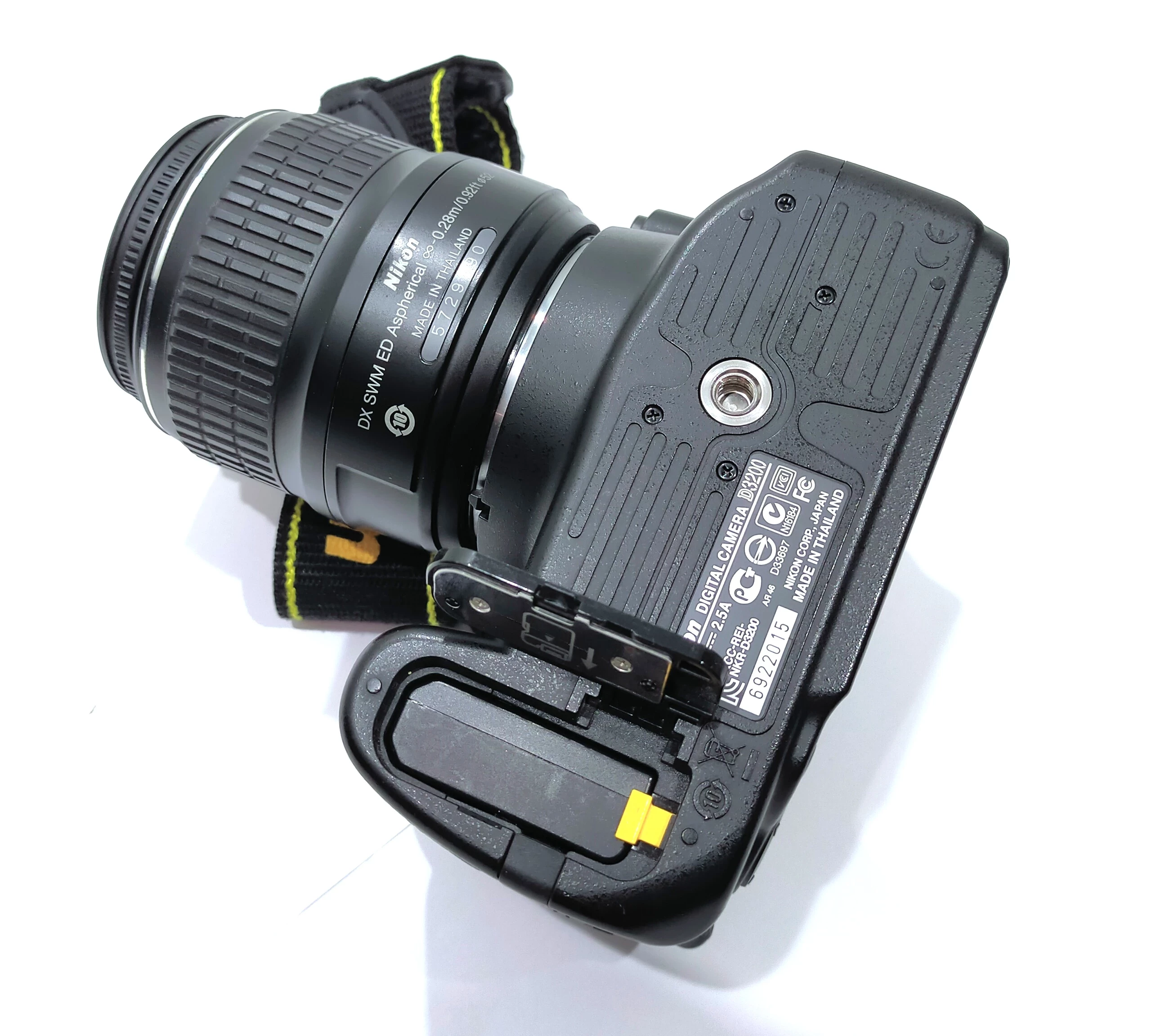 nikon-d3200-i-obiektyw-przekatna-ekranu-300