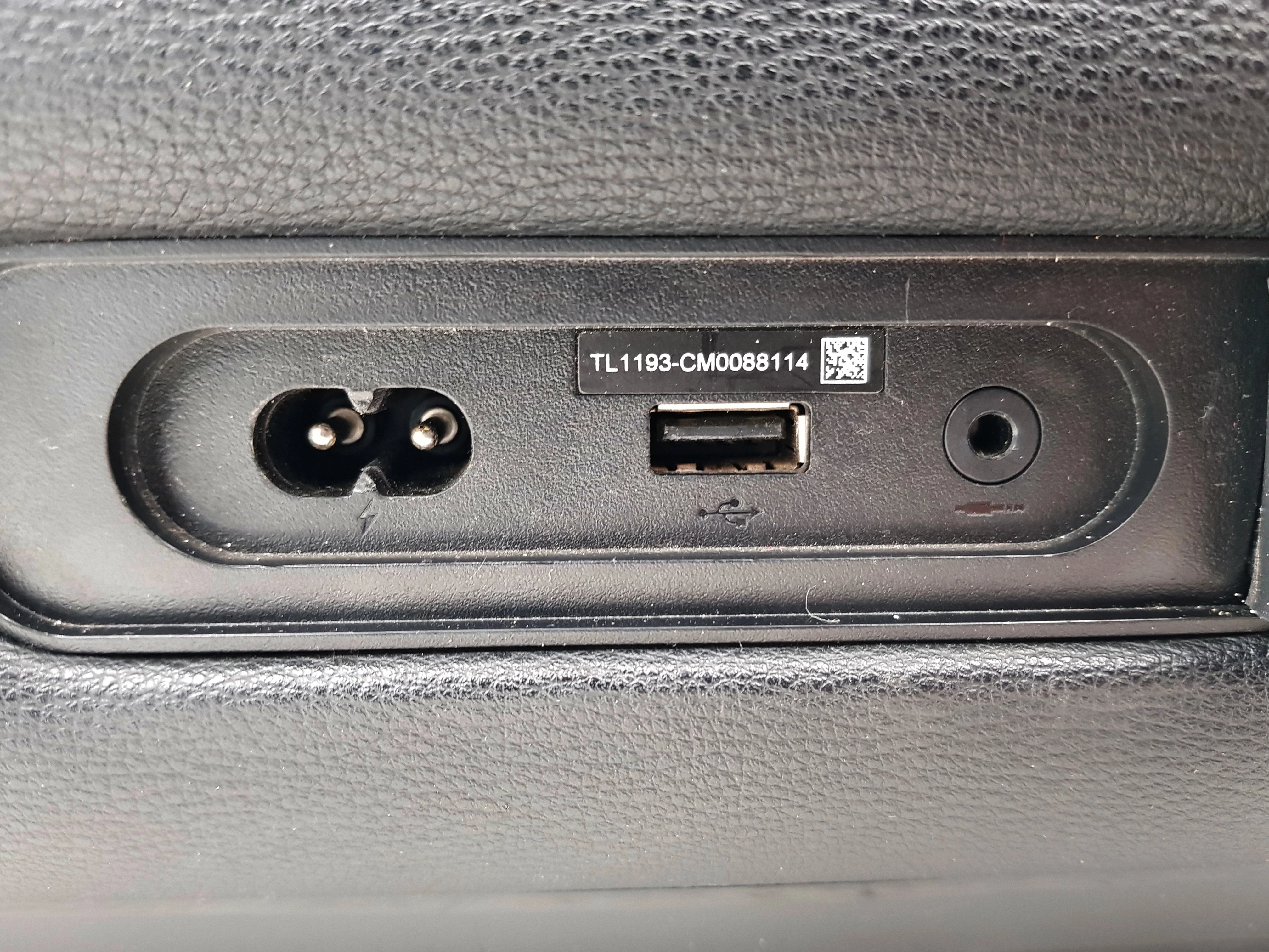 glosnik-power-audio-jbl-partybox-on-the-go-essential-100w-mikrofon-ean-gtin-1200130008566