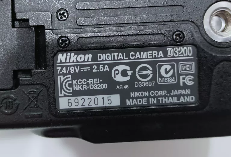 nikon-d3200-i-obiektyw-marka-248811-1939856