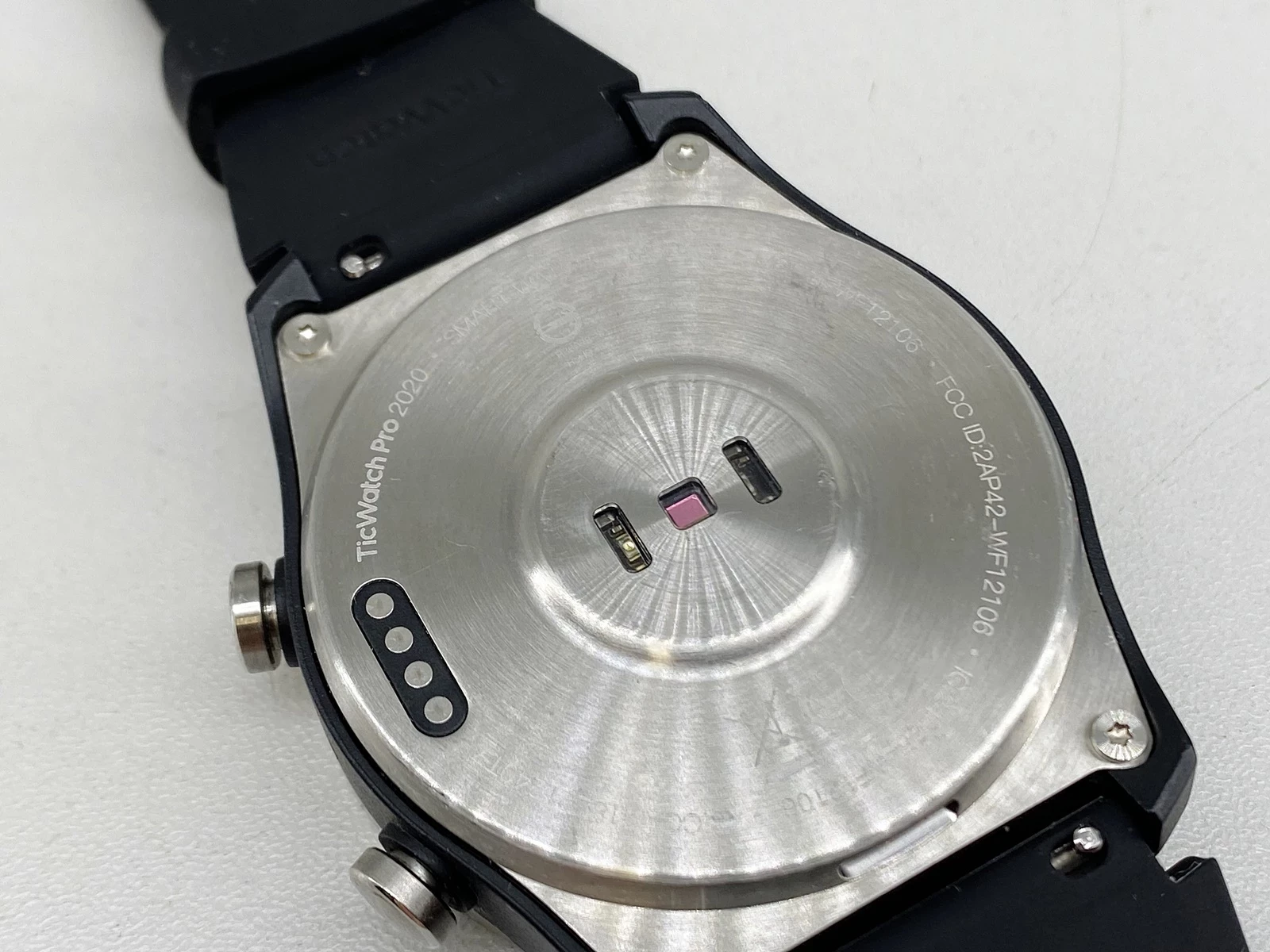 smartwatch-ticwatch-pro-2020-srebrny-model-249460-1651273