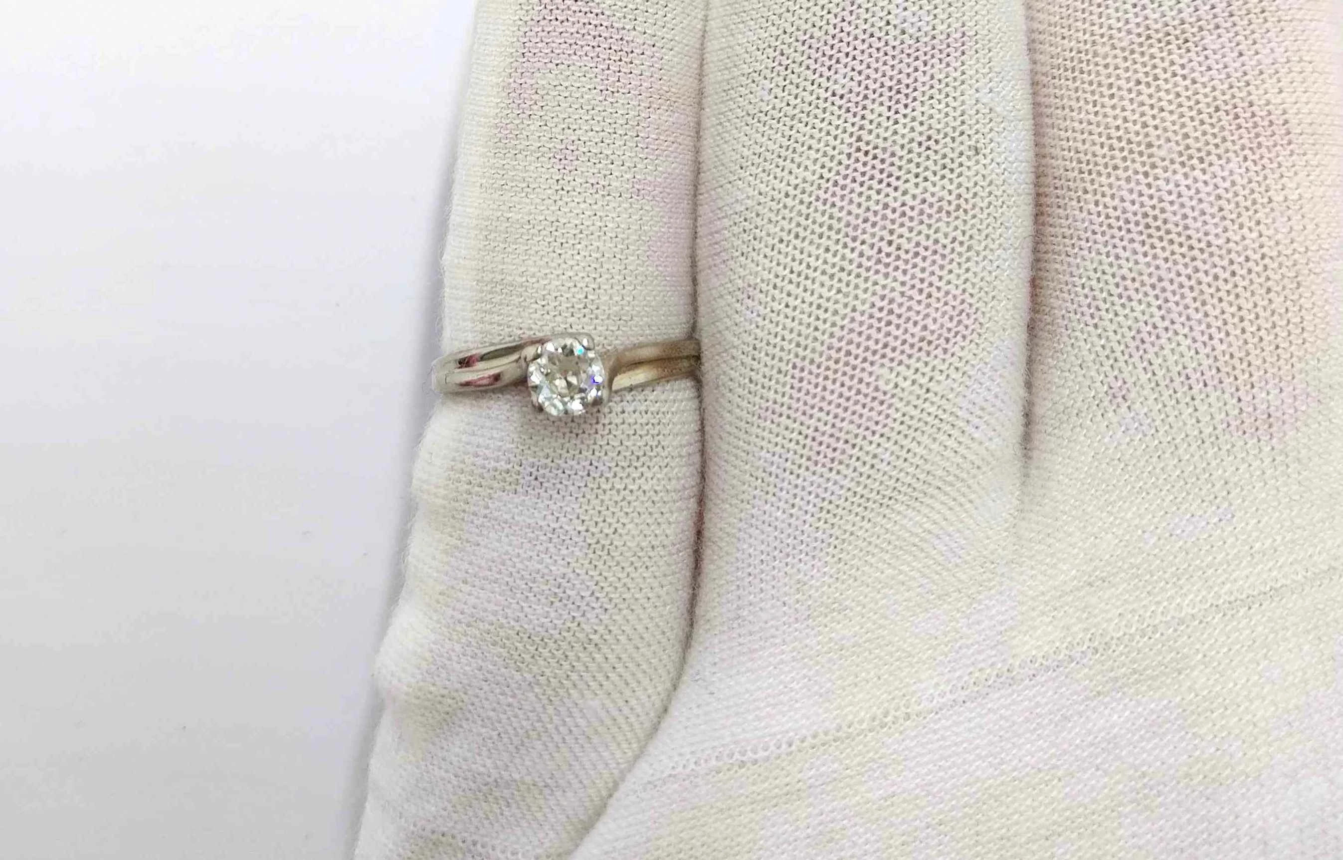 zloty-pierscionek-z-brylantem-p585-stan-11323-2