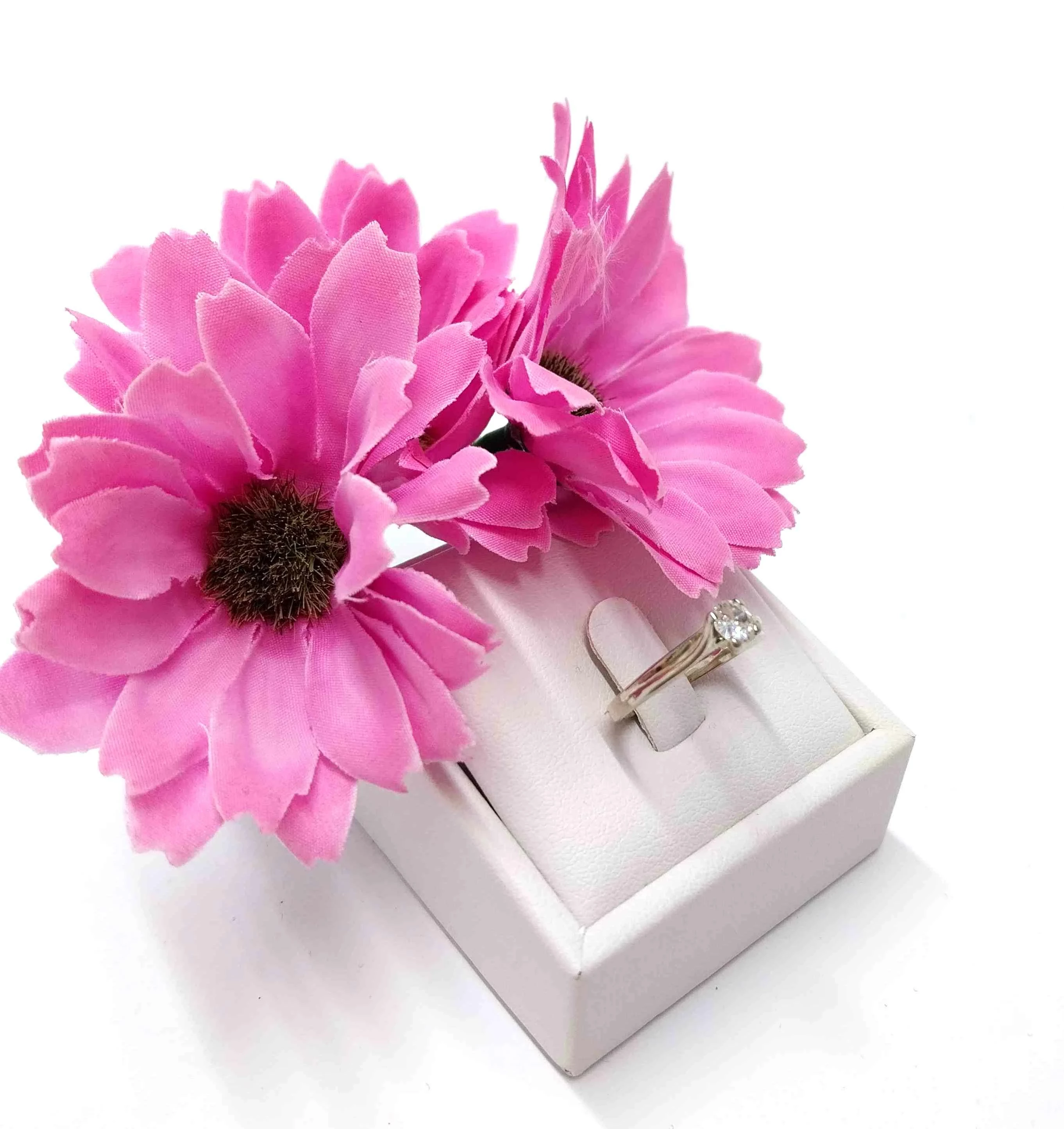 zloty-pierscionek-z-brylantem-p585-waga-196