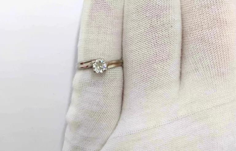 zloty-pierscionek-z-brylantem-p585-stan-11323-2