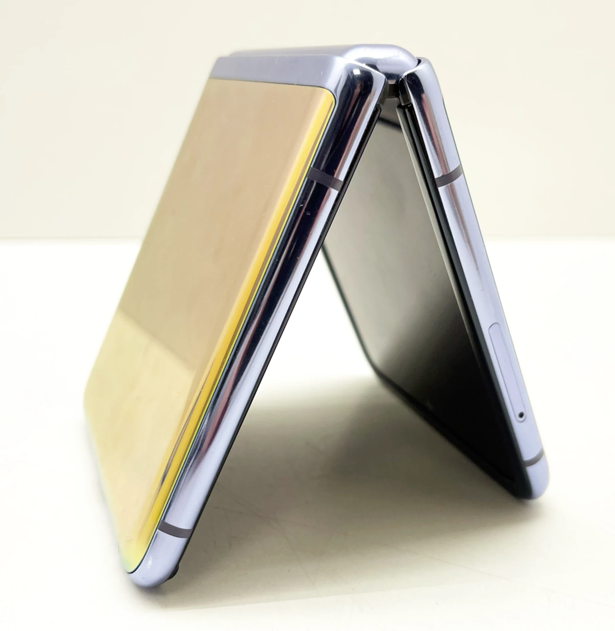 telefon-samsung-galaxy-z-flip-8256gb-fioletowy-stan-11323-2