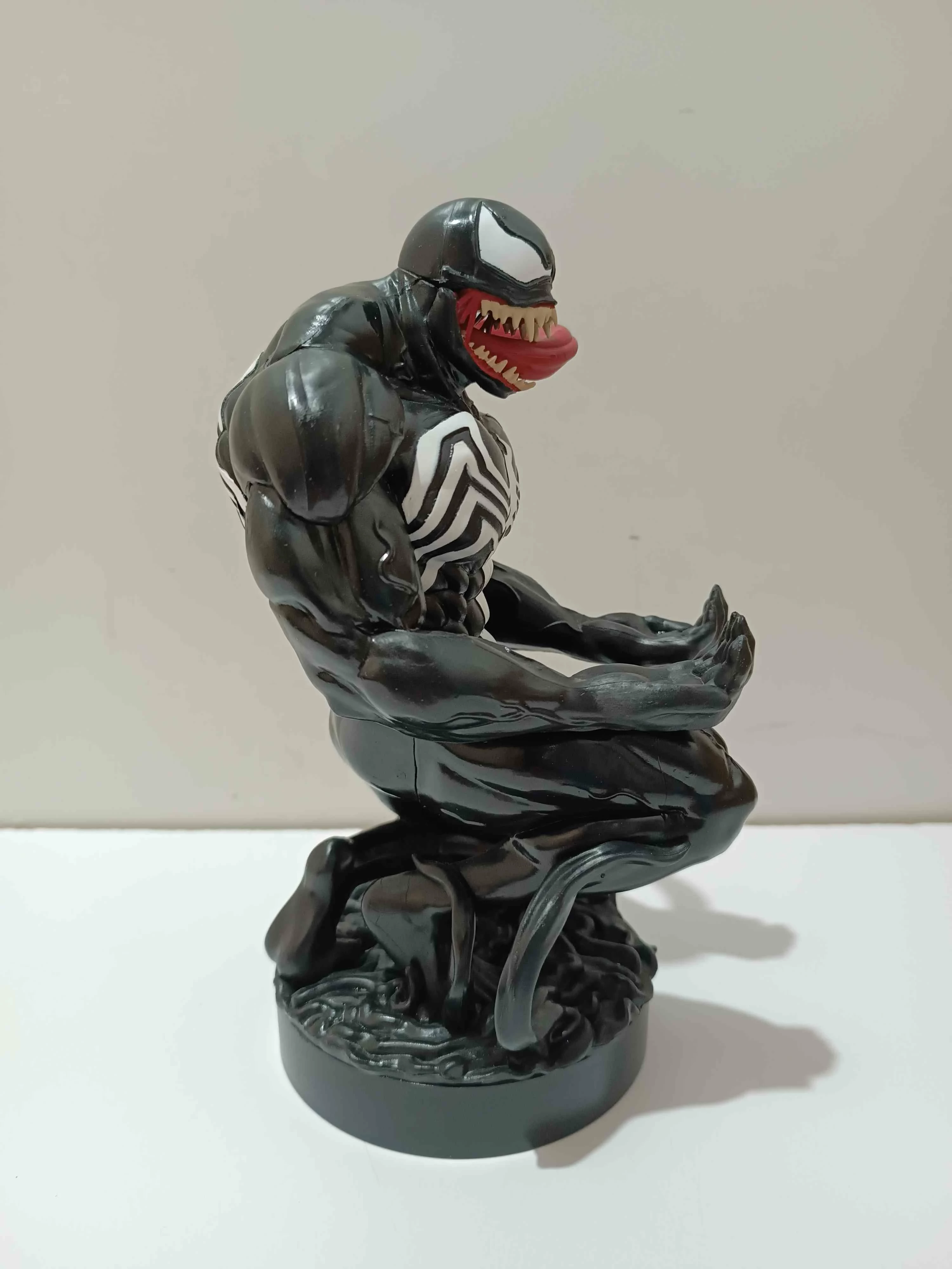 stojak-na-pada-stojak-na-telefon-marvel-venom-ean-gtin-5907920236043